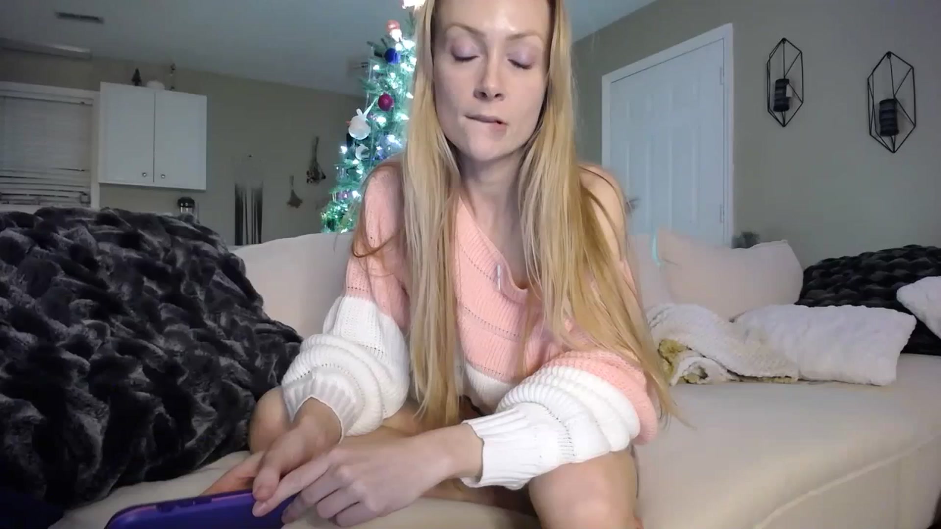 Gallery image thumbnail from MissSadieB's myfreecams stream on, 12/10/2023, 02:31 image 4 of 20