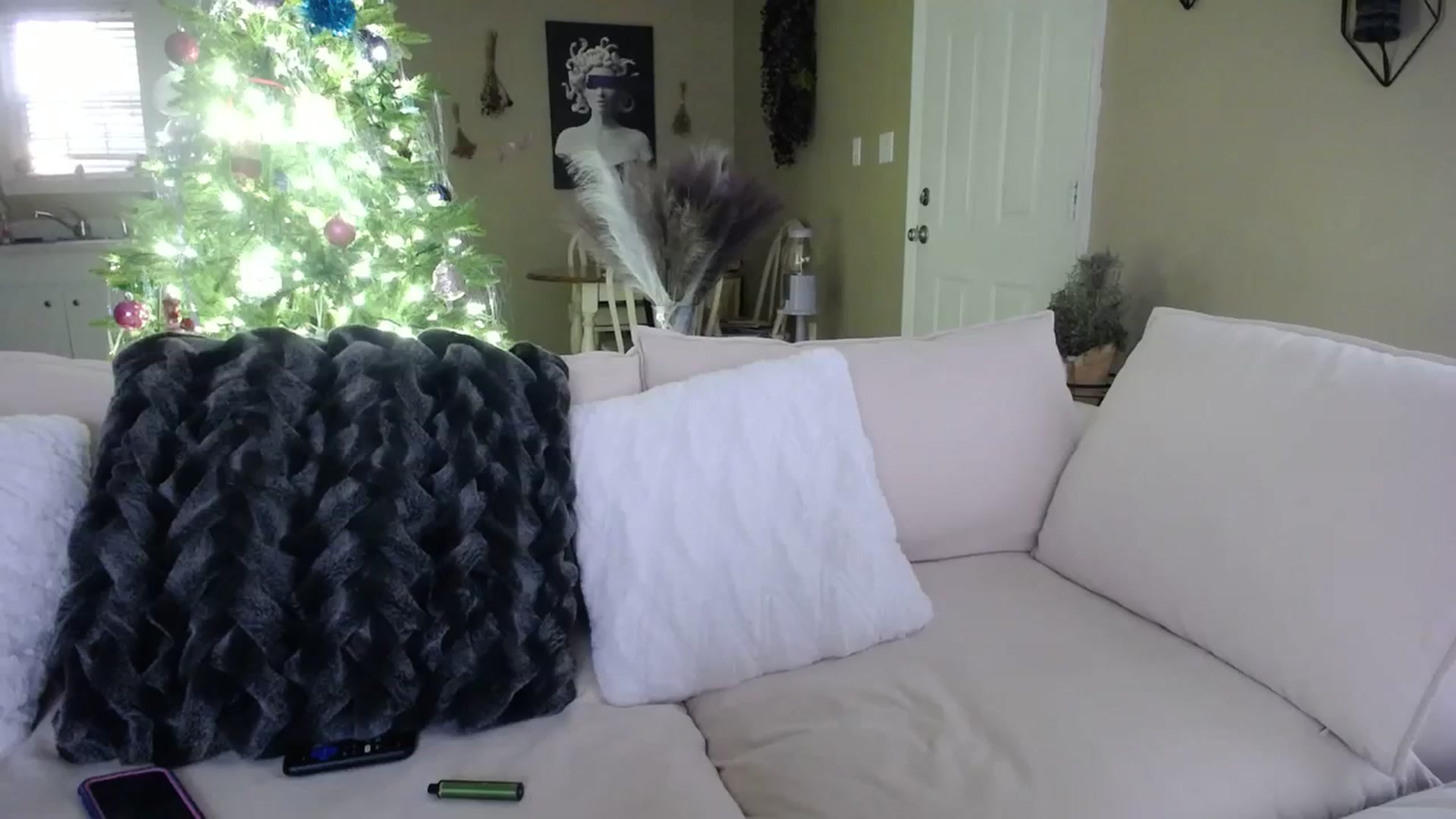 Gallery image thumbnail from MissSadieB's myfreecams stream on, 12/20/2023, 21:31 image 16 of 20