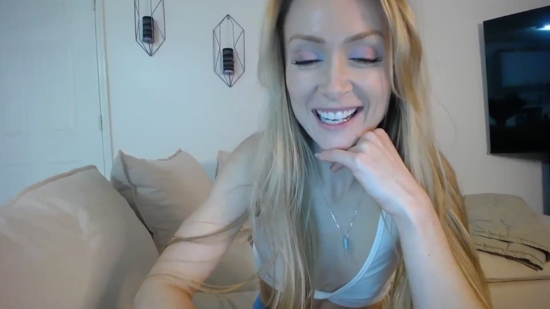 Gallery image thumbnail from MissSadieB's myfreecams stream on, 01/12/2024, 03:32 image 19 of 20