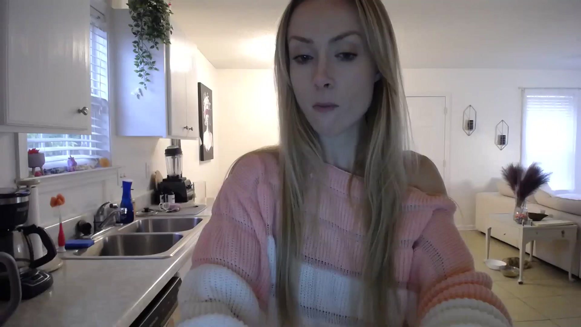Gallery image thumbnail from MissSadieB's myfreecams stream on, 01/12/2024, 19:20 image 16 of 20