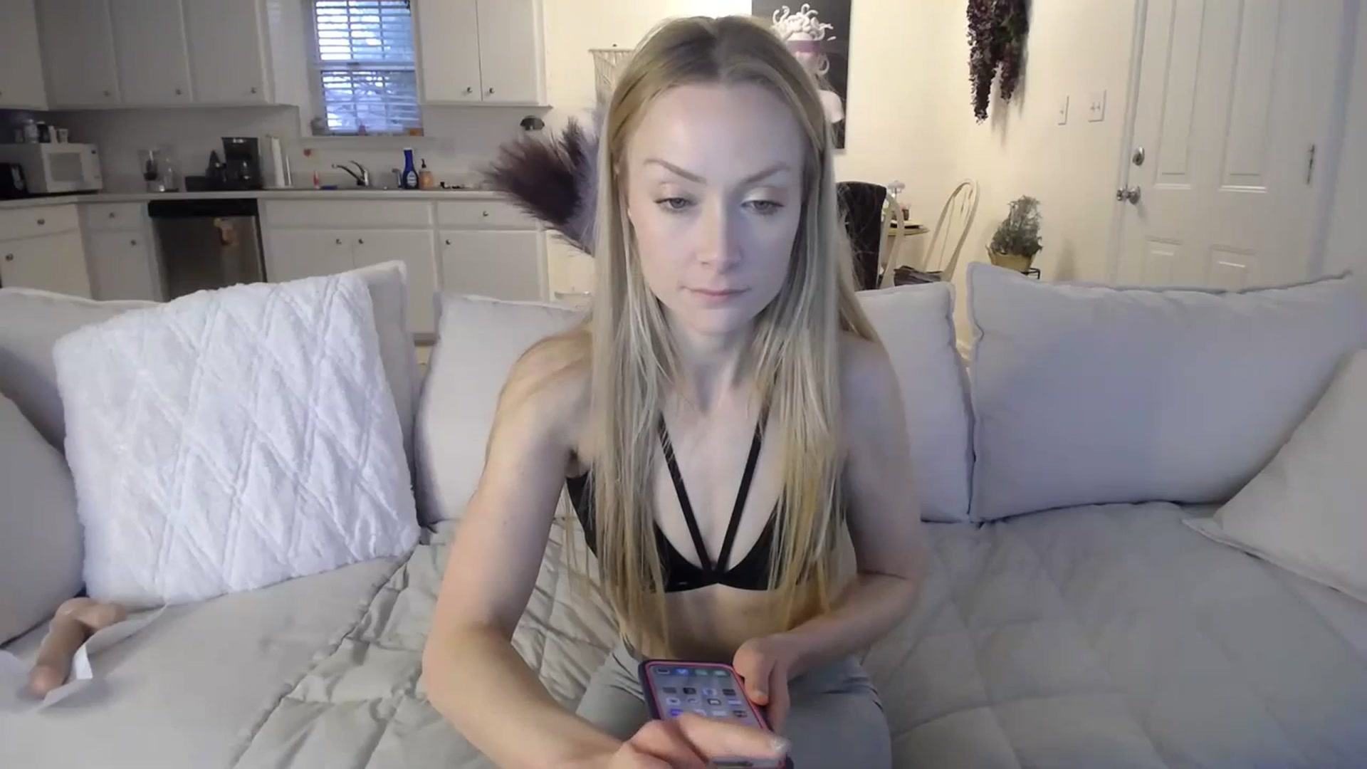 Gallery image thumbnail from MissSadieB's myfreecams stream on, 01/12/2024, 19:20 image 3 of 20