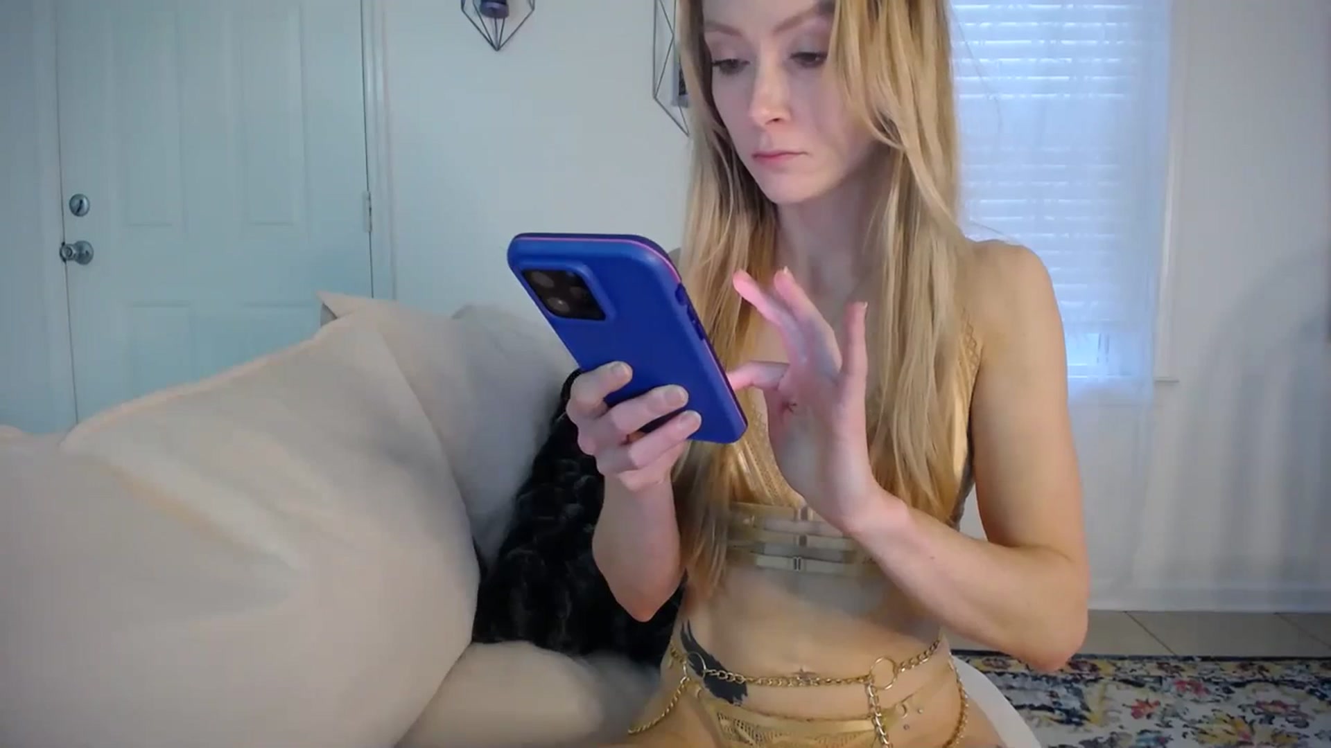 Gallery image thumbnail from MissSadieB's myfreecams stream on, 03/01/2024, 21:43 image 2 of 20