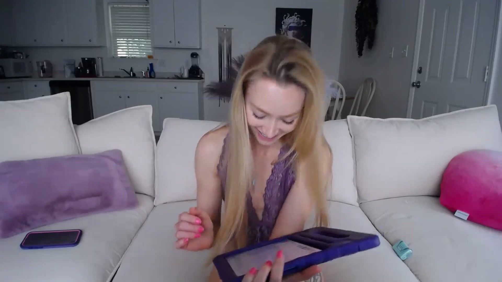 Gallery image thumbnail from MissSadieB's myfreecams stream on, 04/16/2024, 19:52 image 10 of 20