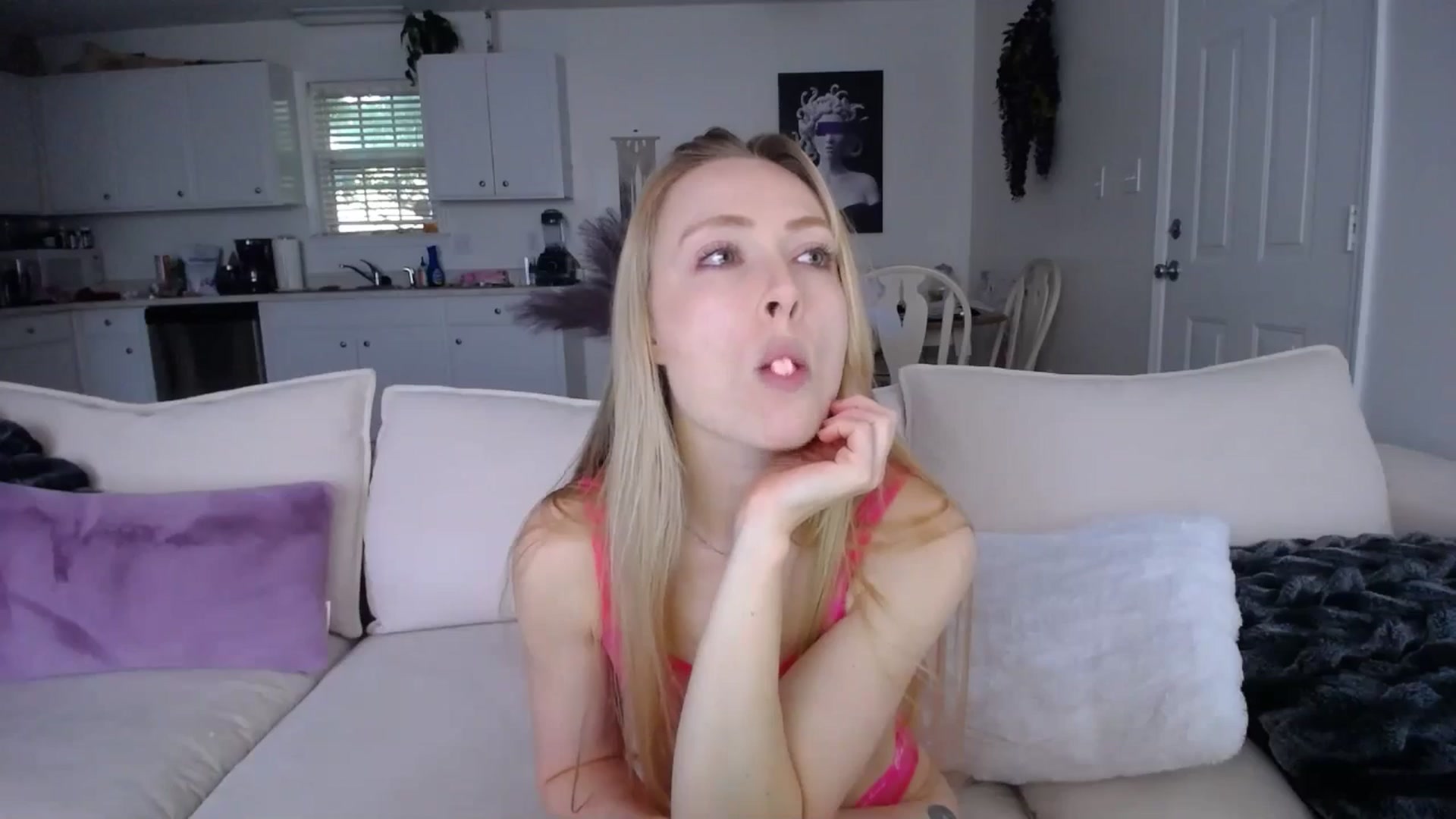 Gallery image thumbnail from MissSadieB's myfreecams stream on, 04/29/2024, 19:57 image 13 of 20