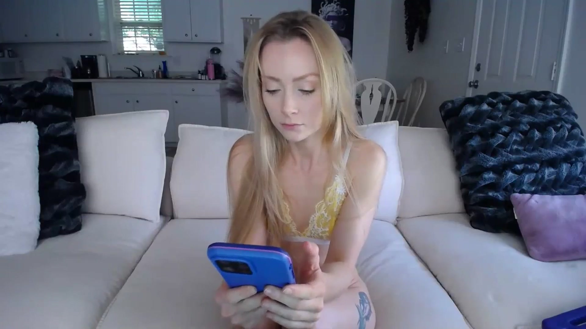 Gallery image thumbnail from MissSadieB's myfreecams stream on, 05/07/2024, 18:54 image 3 of 20