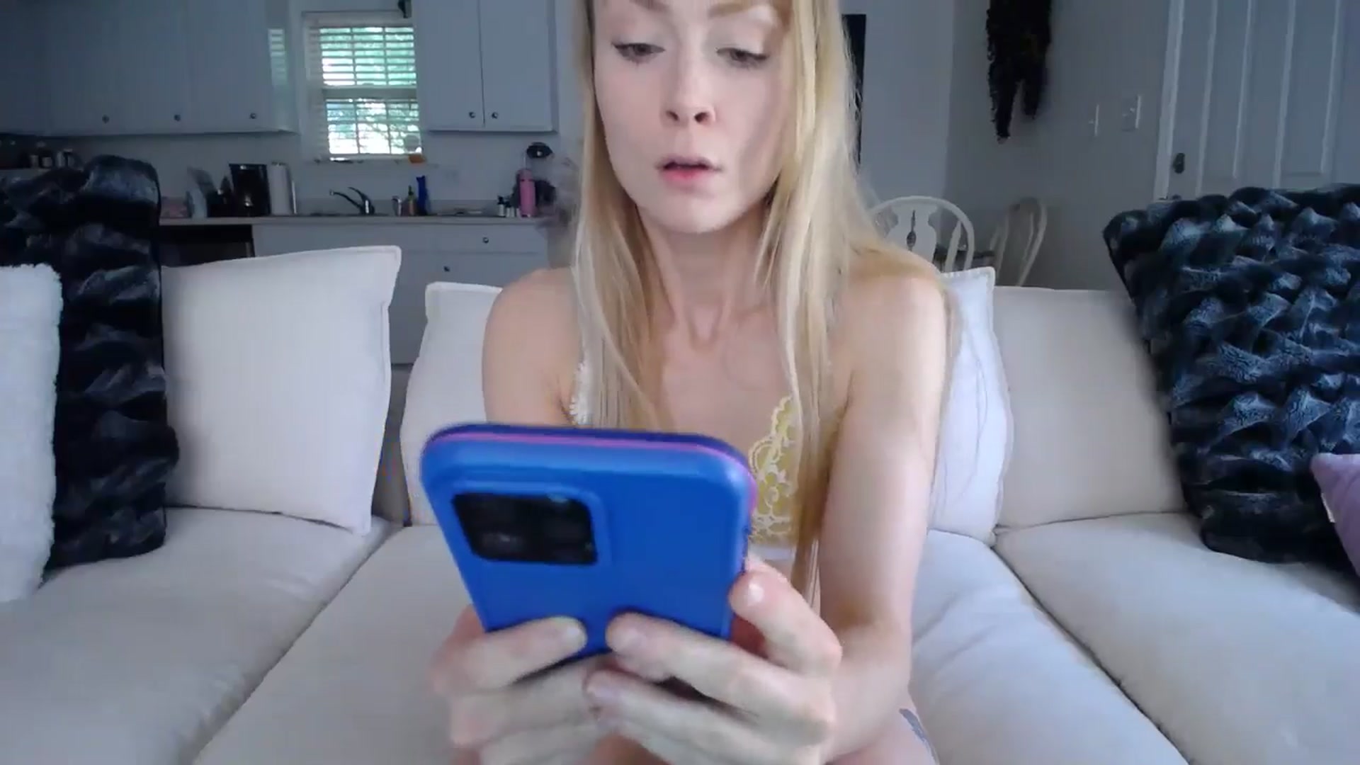 Gallery image thumbnail from MissSadieB's myfreecams stream on, 05/07/2024, 18:54 image 14 of 20