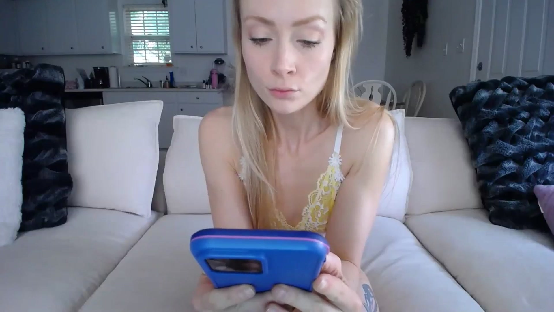 Gallery image thumbnail from MissSadieB's myfreecams stream on, 05/07/2024, 18:54 image 16 of 20