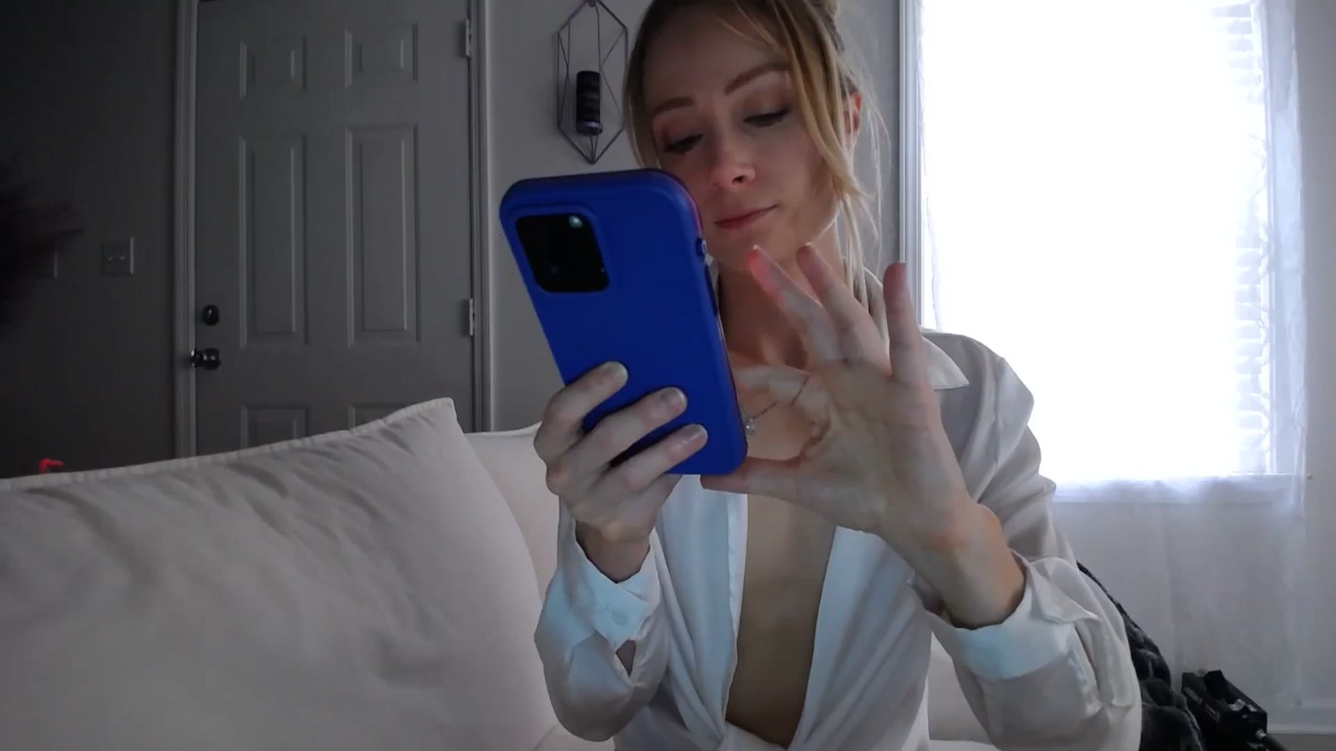 Gallery image thumbnail from MissSadieB's myfreecams stream on, 05/17/2024, 18:02 image 12 of 20