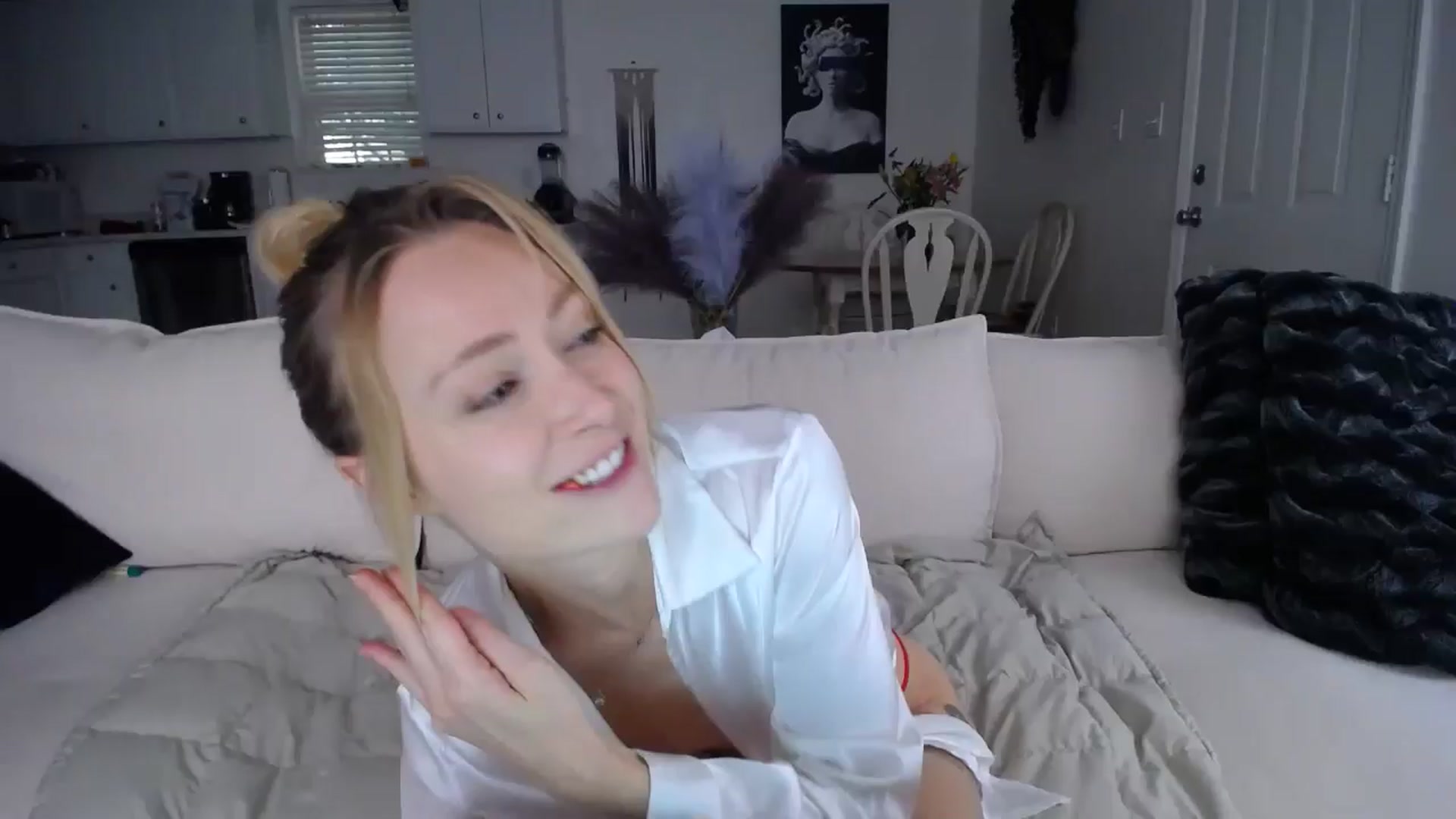 Gallery image thumbnail from MissSadieB's myfreecams stream on, 05/17/2024, 20:32 image 8 of 20