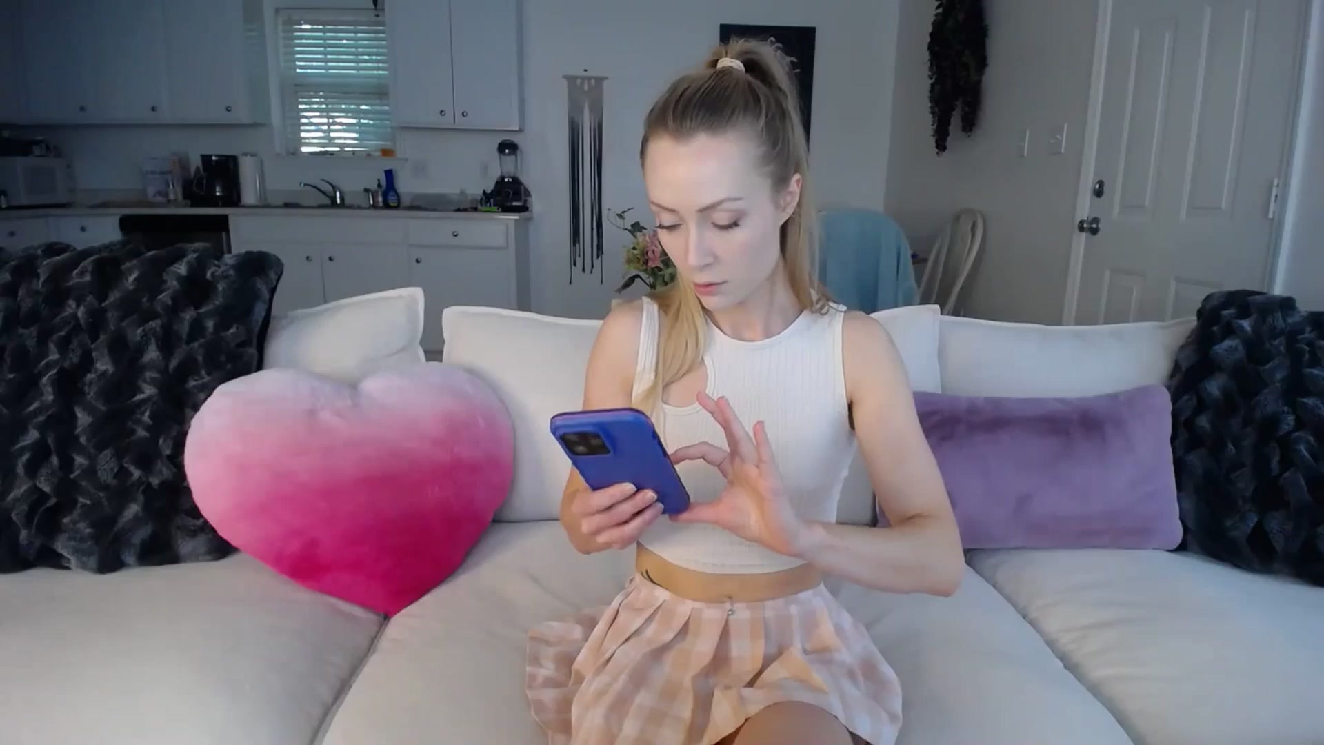 Gallery image thumbnail from MissSadieB's myfreecams stream on, 05/24/2024, 18:48 image 6 of 20