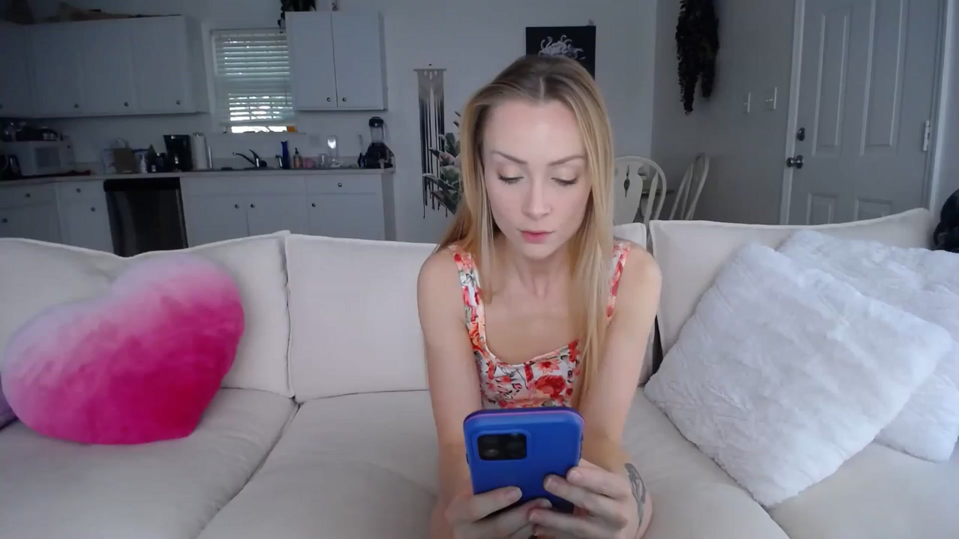Gallery image thumbnail from MissSadieB's myfreecams stream on, 06/07/2024, 18:17 image 9 of 20