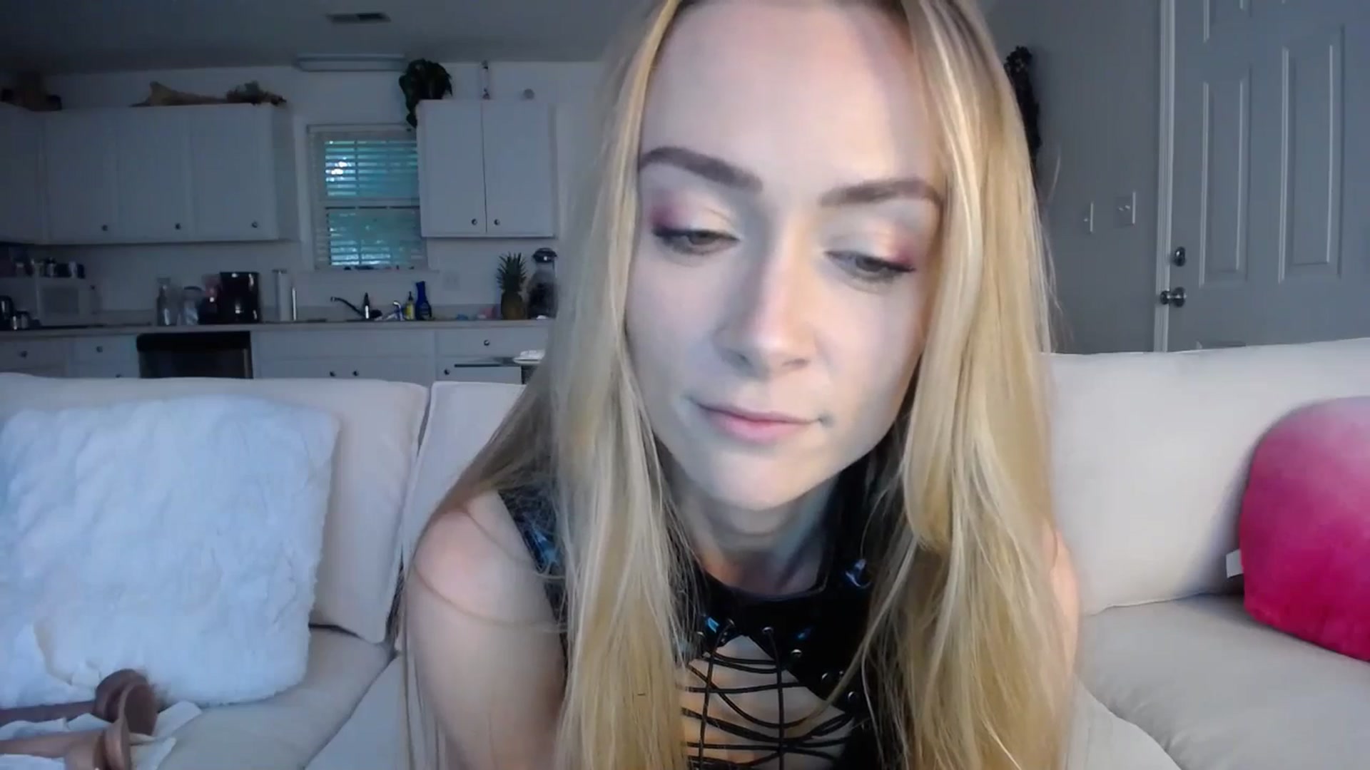Gallery image thumbnail from MissSadieB's myfreecams stream on, 08/08/2024, 18:11 image 18 of 20