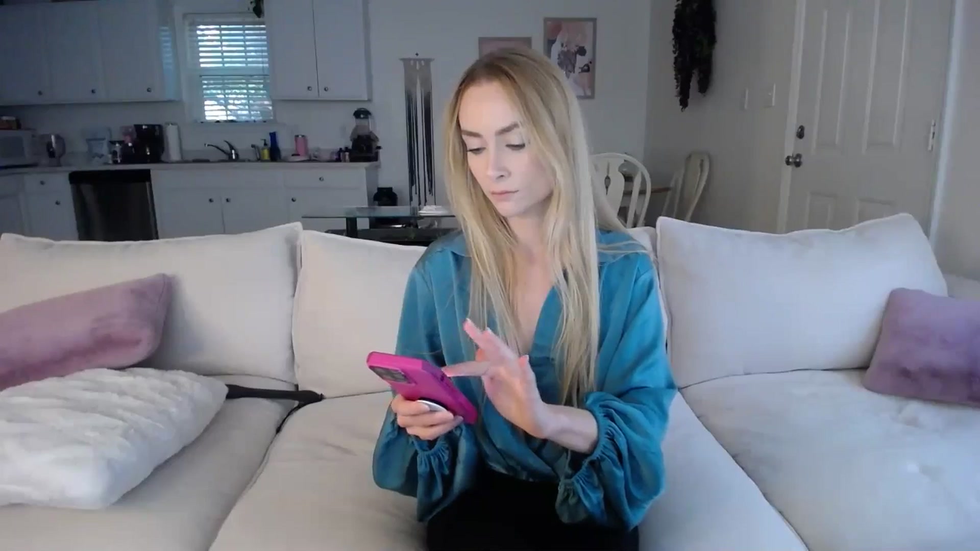 Gallery image thumbnail from MissSadieB's myfreecams stream on, 09/17/2024, 19:44 image 15 of 20