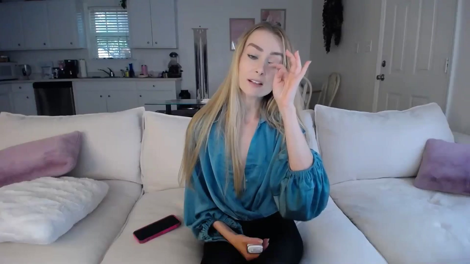 Gallery image thumbnail from MissSadieB's myfreecams stream on, 09/17/2024, 19:44 image 6 of 20