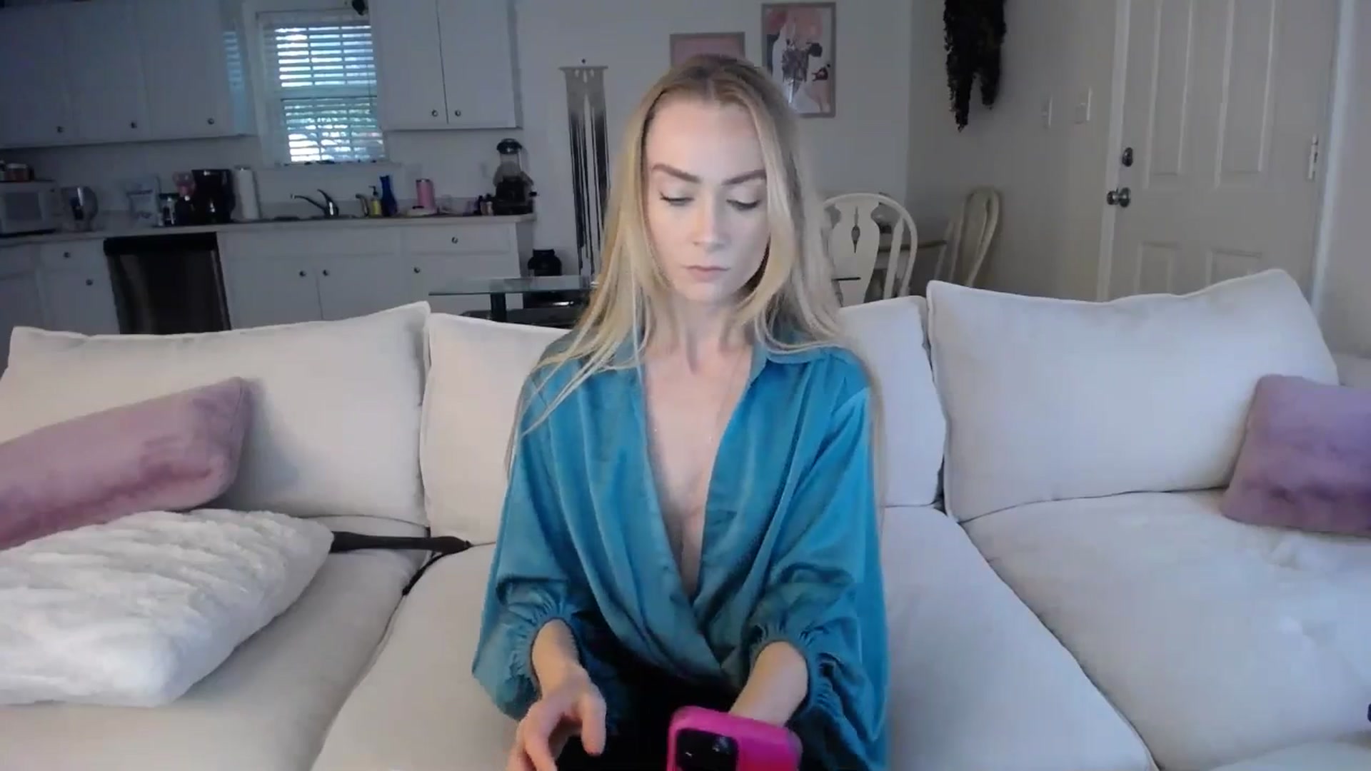 Gallery image thumbnail from MissSadieB's myfreecams stream on, 09/17/2024, 20:05 image 10 of 20