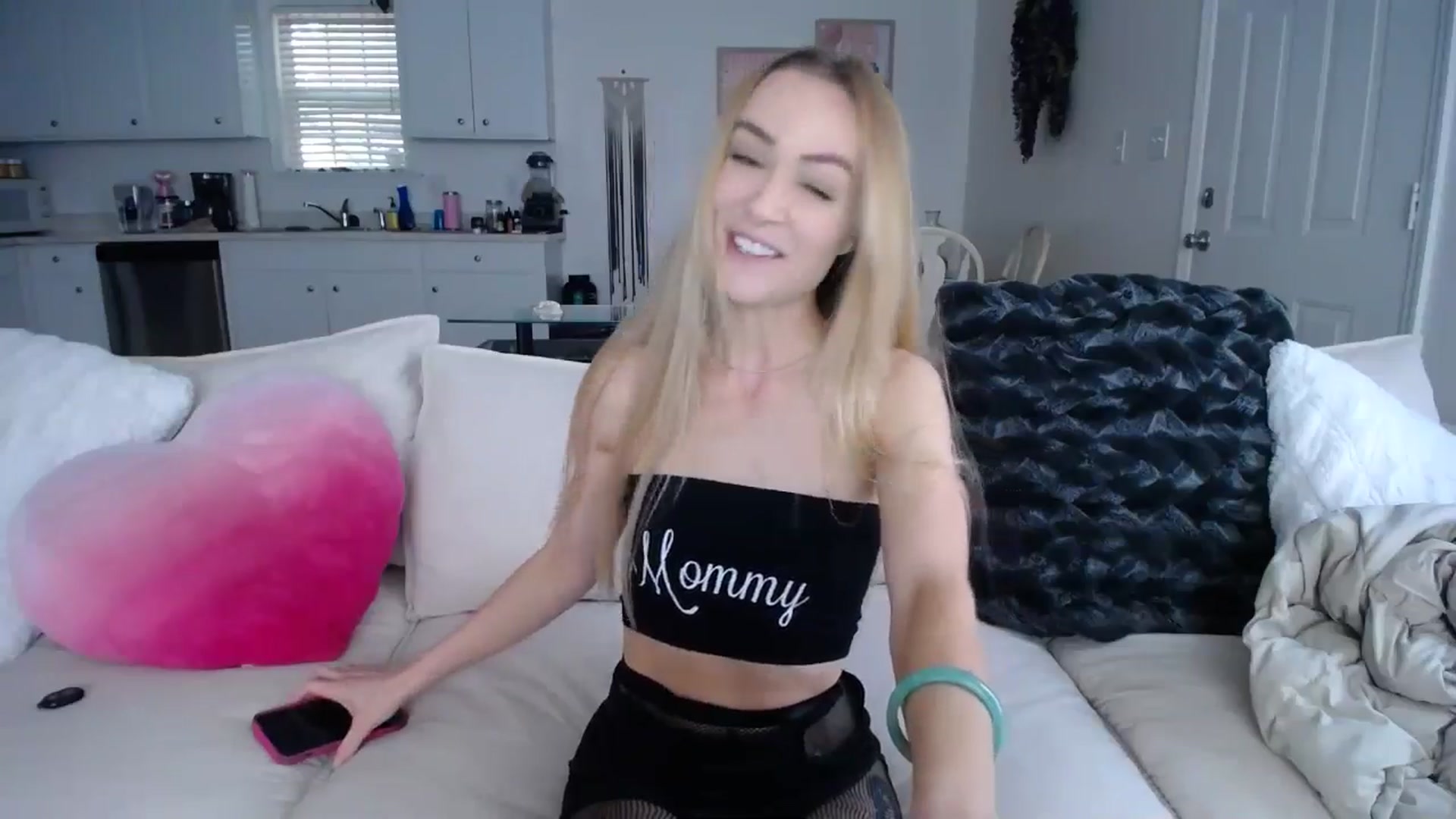 Gallery image thumbnail from MissSadieB's myfreecams stream on, 09/25/2024, 18:13 image 16 of 20