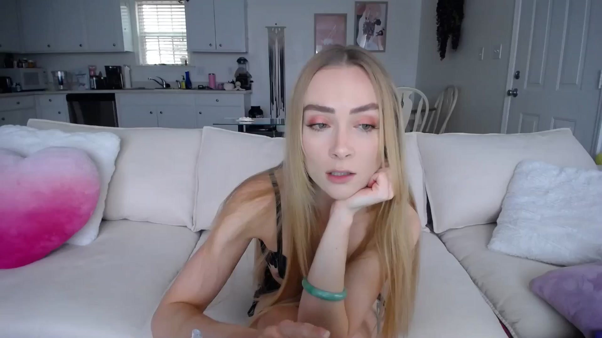 Gallery image thumbnail from MissSadieB's myfreecams stream on, 10/05/2024, 19:26 image 4 of 20