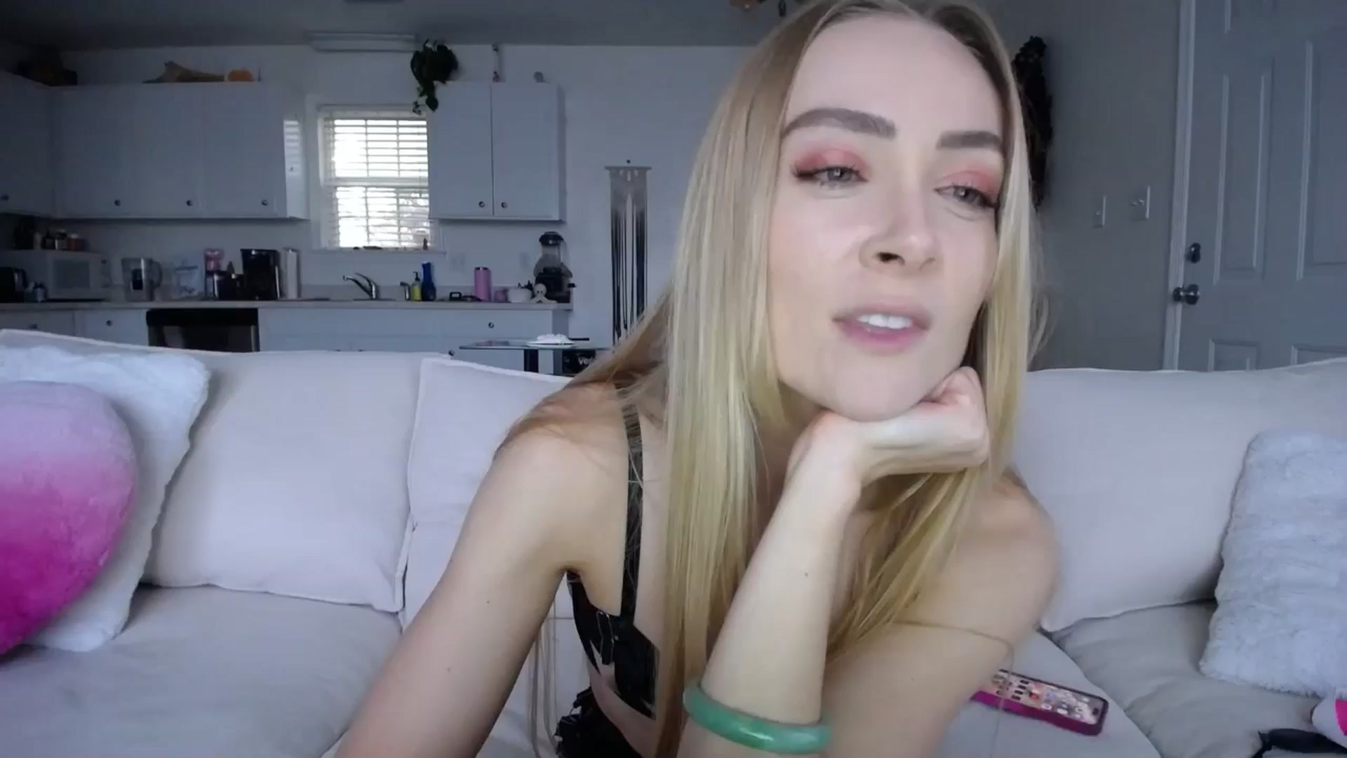 Gallery image thumbnail from MissSadieB's myfreecams stream on, 10/05/2024, 22:02 image 17 of 20