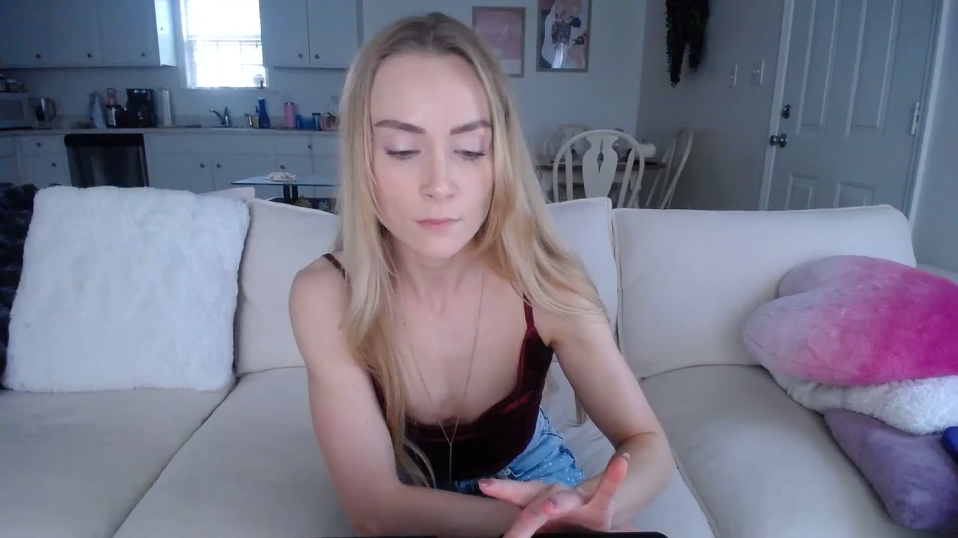 Gallery image thumbnail from MissSadieB's myfreecams stream on, 10/30/2024, 20:01 image 17 of 20