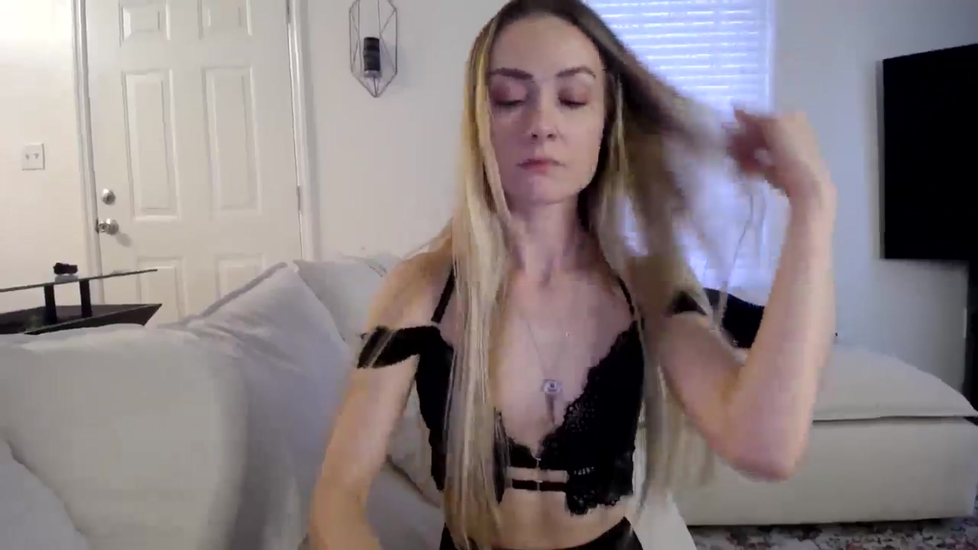 Gallery image thumbnail from MissSadieB's myfreecams stream on, 11/04/2024, 22:24 image 17 of 20