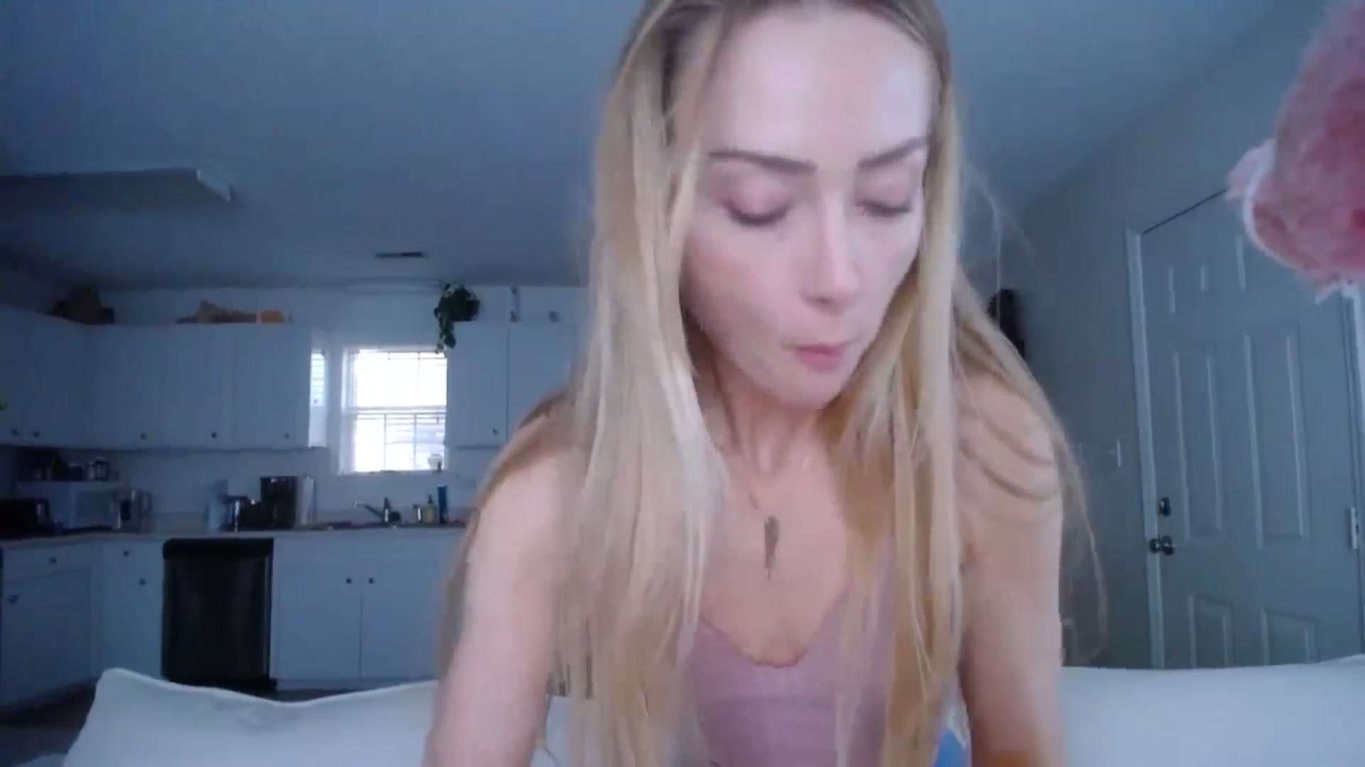 Gallery image thumbnail from MissSadieB's myfreecams stream on, 11/18/2024, 21:54 image 18 of 20