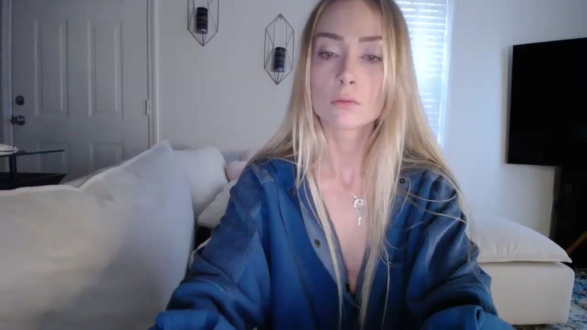 Gallery image thumbnail from MissSadieB's myfreecams stream on, 11/19/2024, 20:44 image 7 of 20