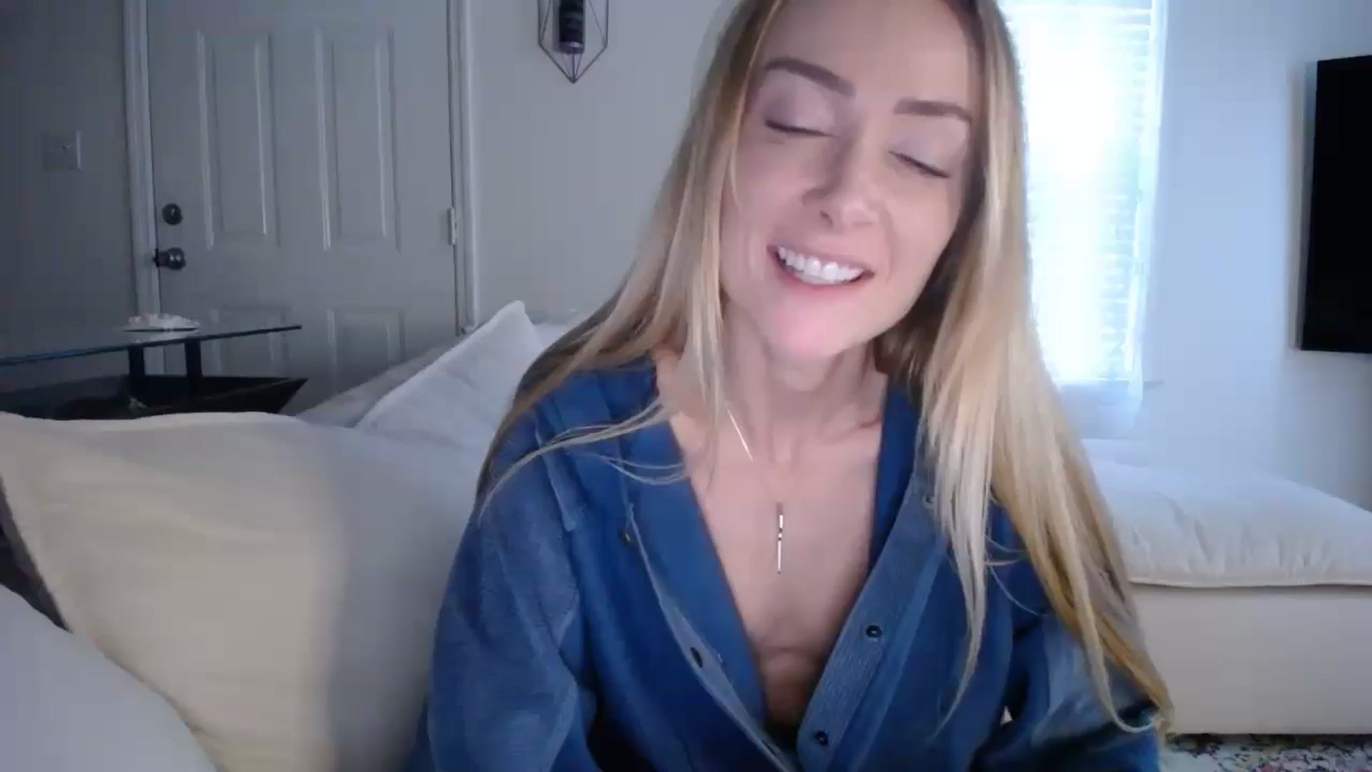Gallery image thumbnail from MissSadieB's myfreecams stream on, 11/19/2024, 20:44 image 15 of 20