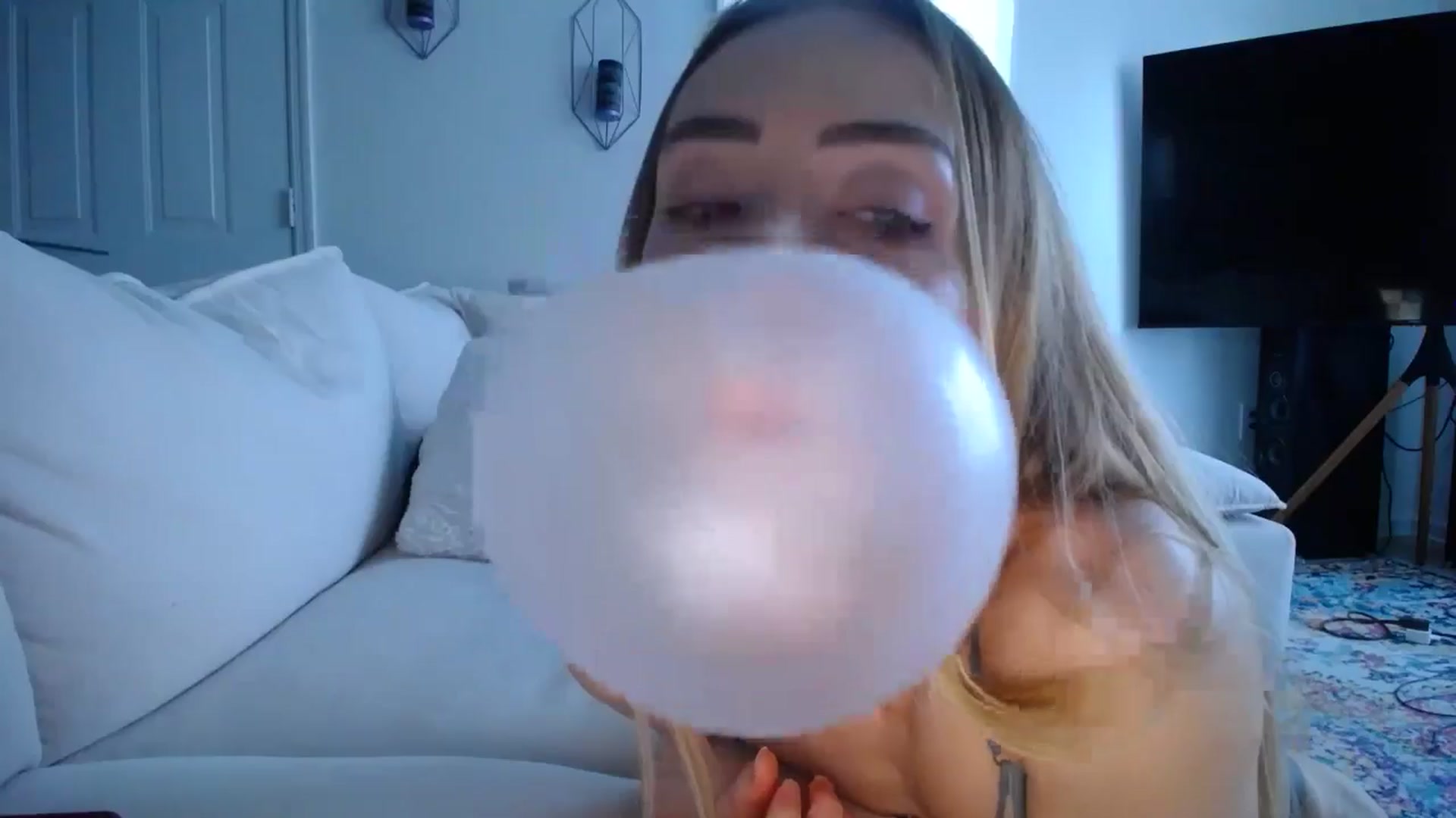 Gallery image thumbnail from MissSadieB's myfreecams stream on, 11/26/2024, 21:03 image 12 of 20