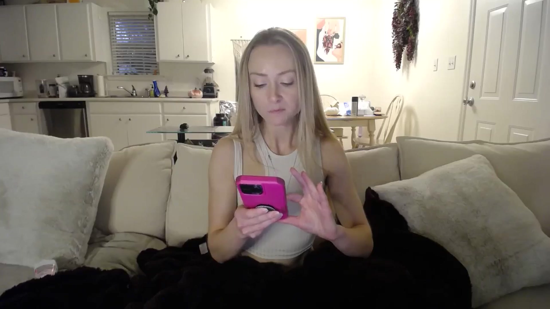 Gallery image thumbnail from MissSadieB's myfreecams stream on, 12/02/2024, 22:44 image 18 of 20
