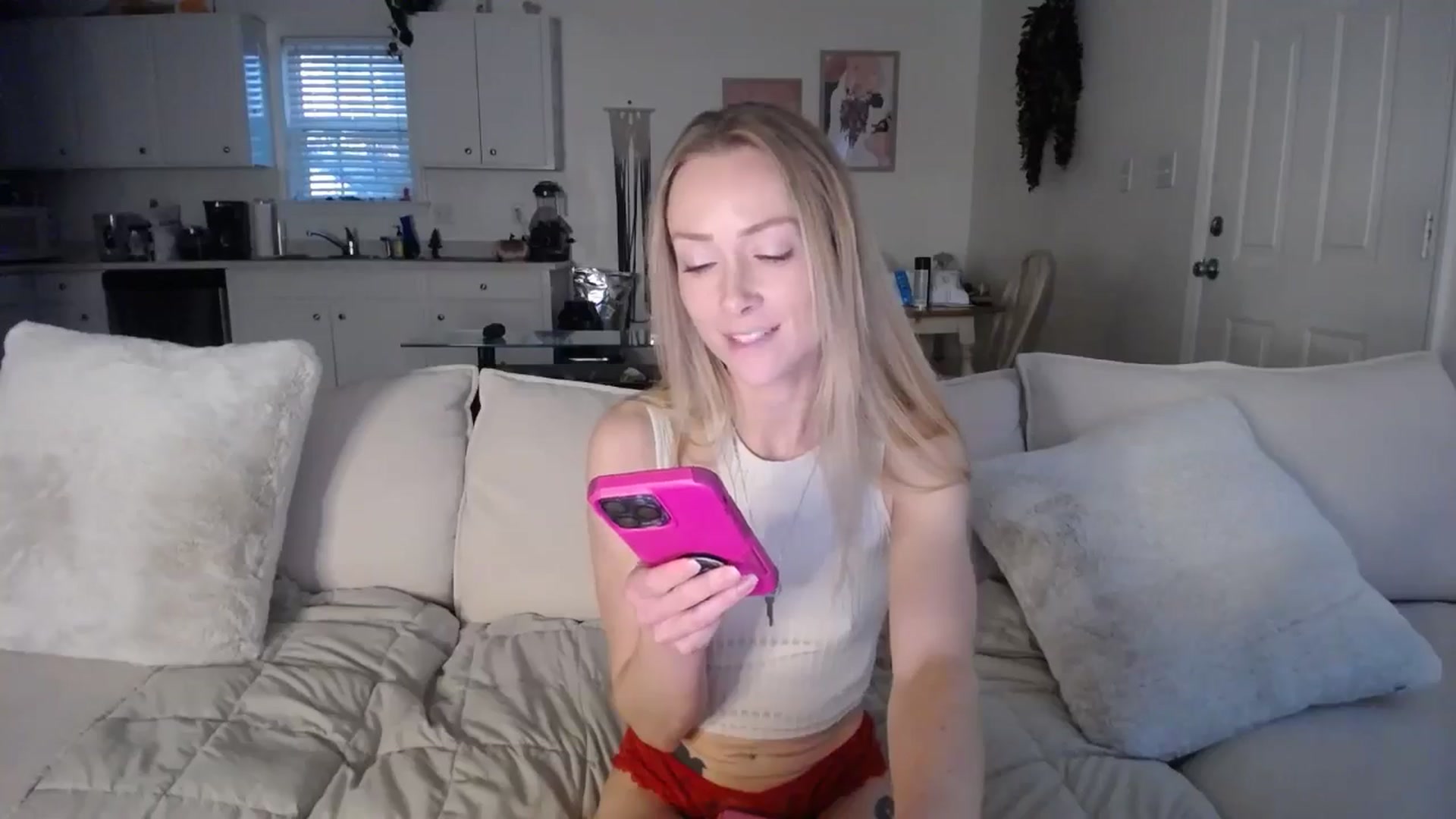 Gallery image thumbnail from MissSadieB's myfreecams stream on, 12/02/2024, 22:44 image 13 of 20