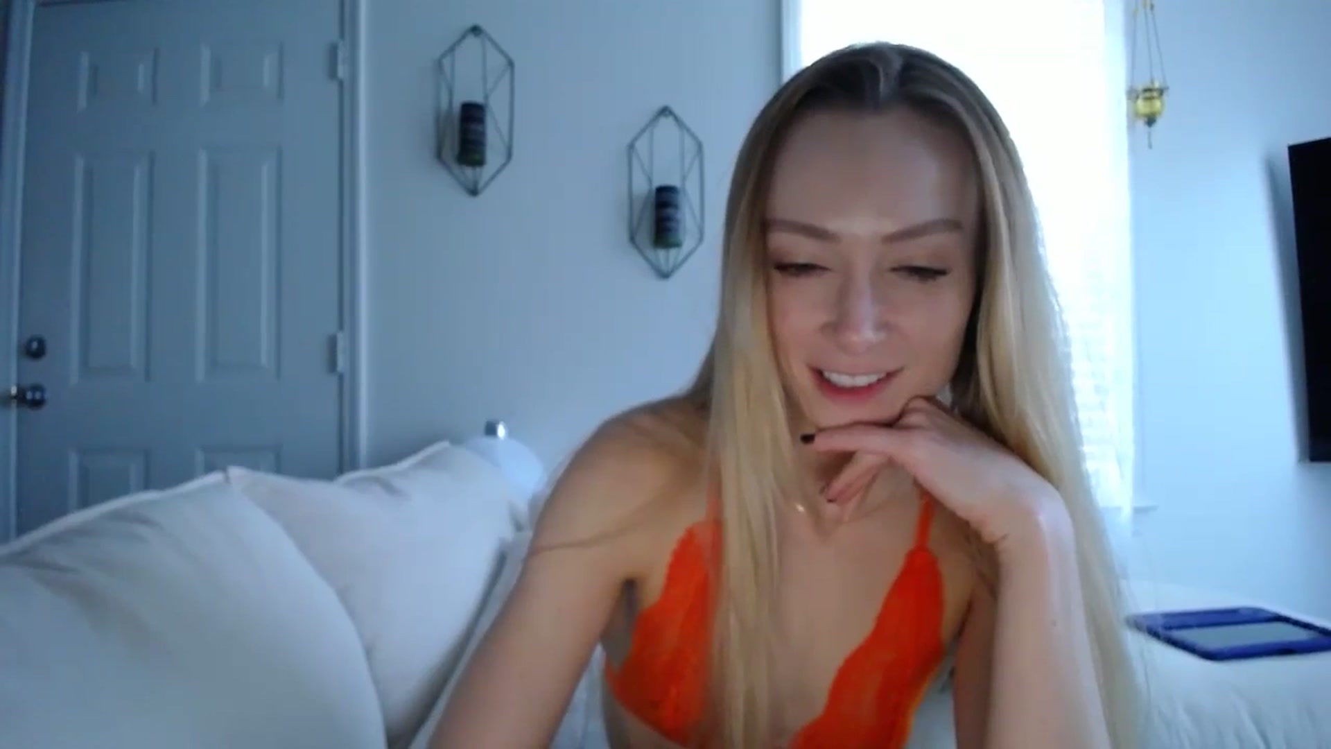 Gallery image thumbnail from MissSadieB's myfreecams stream on, 12/30/2024, 20:33 image 14 of 20