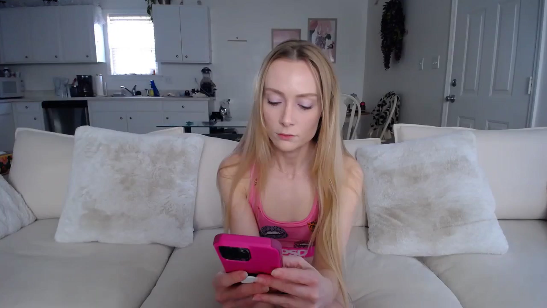 Gallery image thumbnail from MissSadieB's myfreecams stream on, 01/02/2025, 20:04 image 7 of 20
