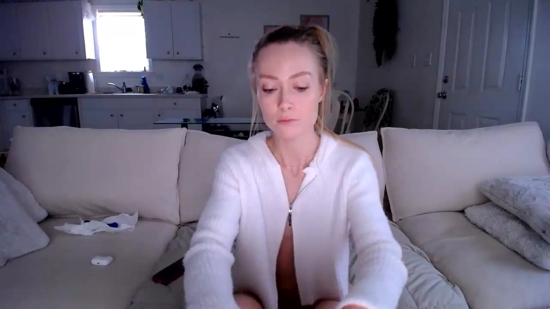 Gallery image thumbnail from MissSadieB's myfreecams stream on, 01/03/2025, 21:39 image 11 of 20