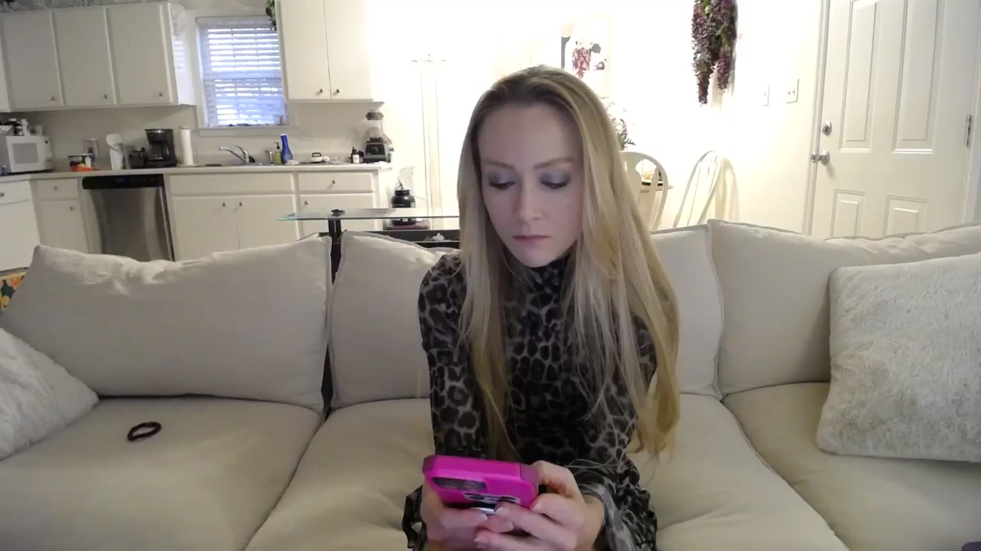 Gallery image thumbnail from MissSadieB's myfreecams stream on, 01/06/2025, 22:30 image 1 of 20