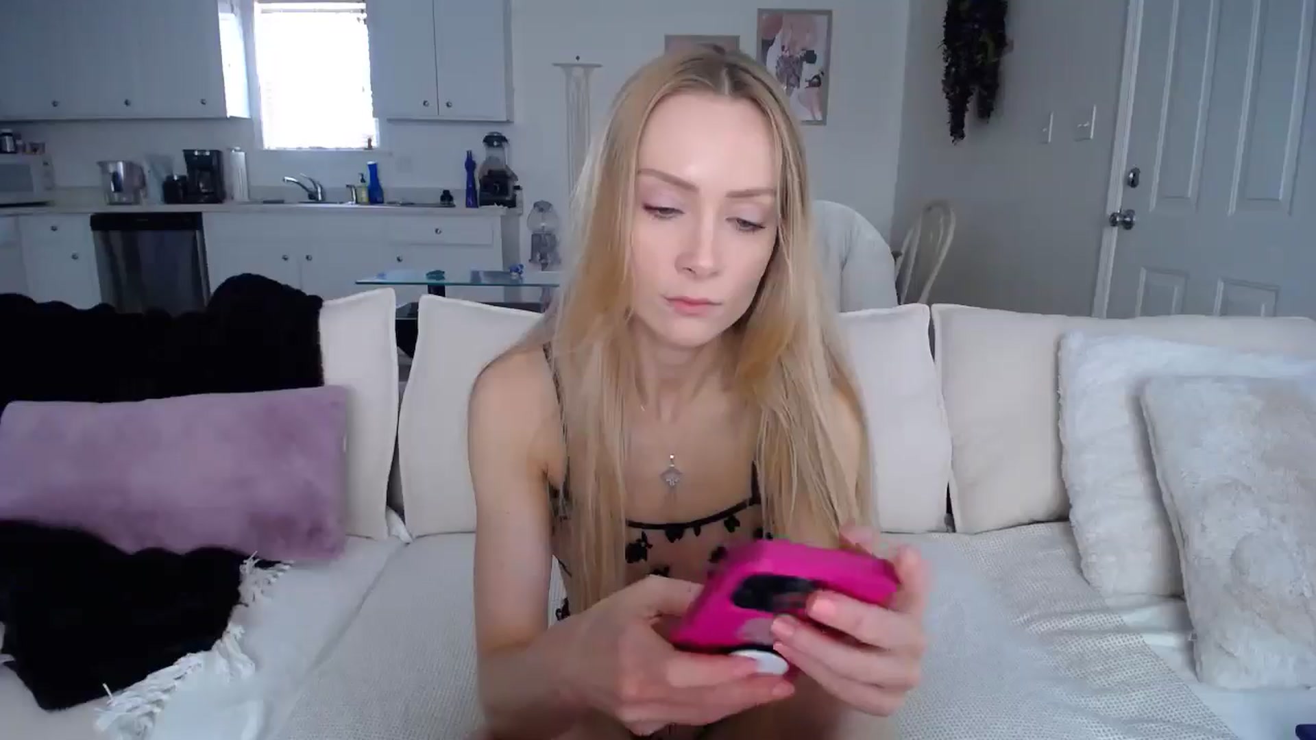 Gallery image thumbnail from MissSadieB's myfreecams stream on, 02/01/2025, 19:01 image 19 of 20
