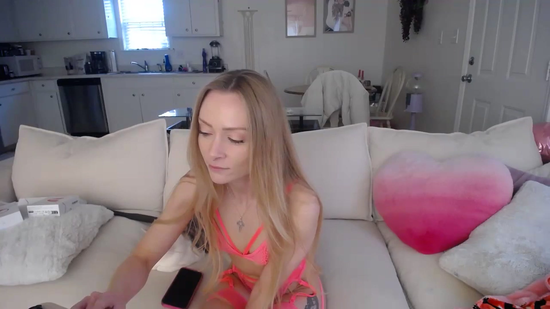 Gallery image thumbnail from MissSadieB's myfreecams stream on, 02/19/2025, 19:18 image 8 of 20