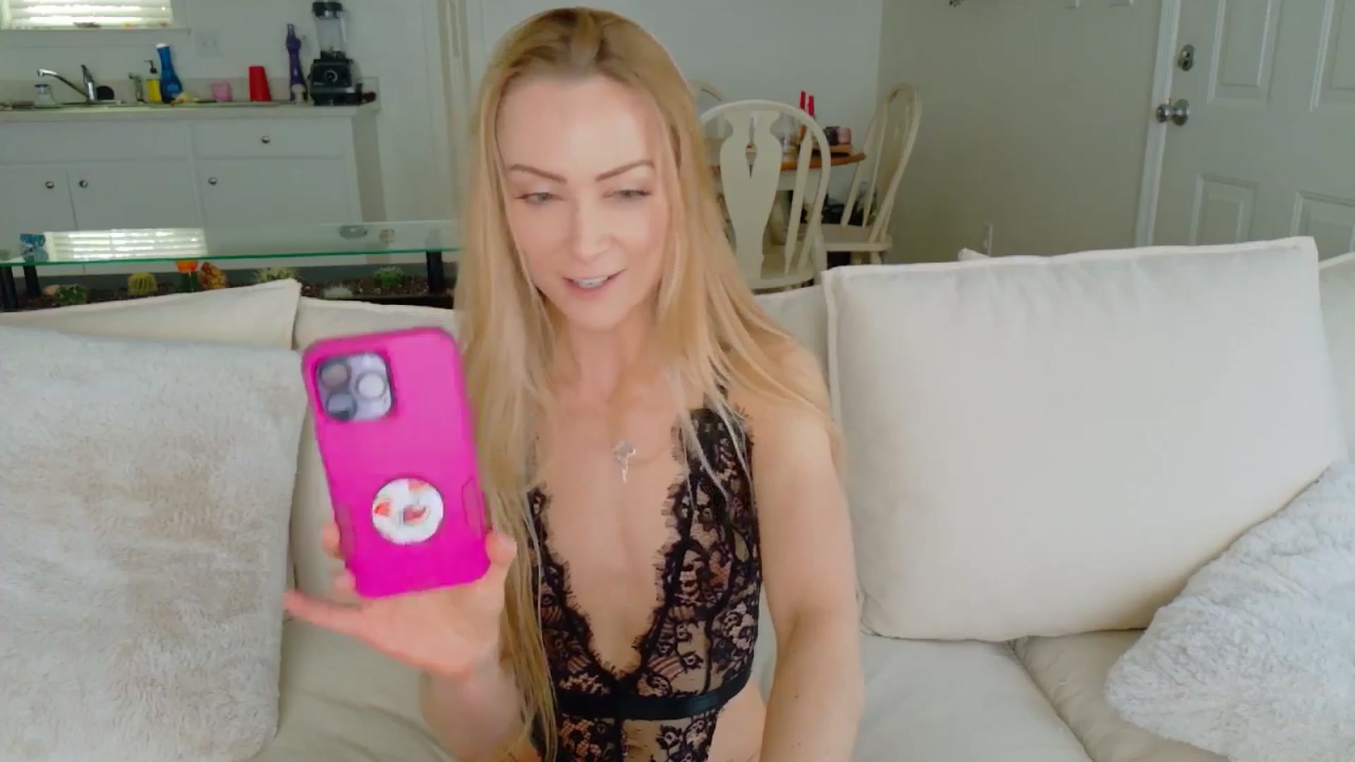 Gallery image thumbnail from MissSadieB's myfreecams stream on, 04/18/2025, 19:25 image 11 of 20