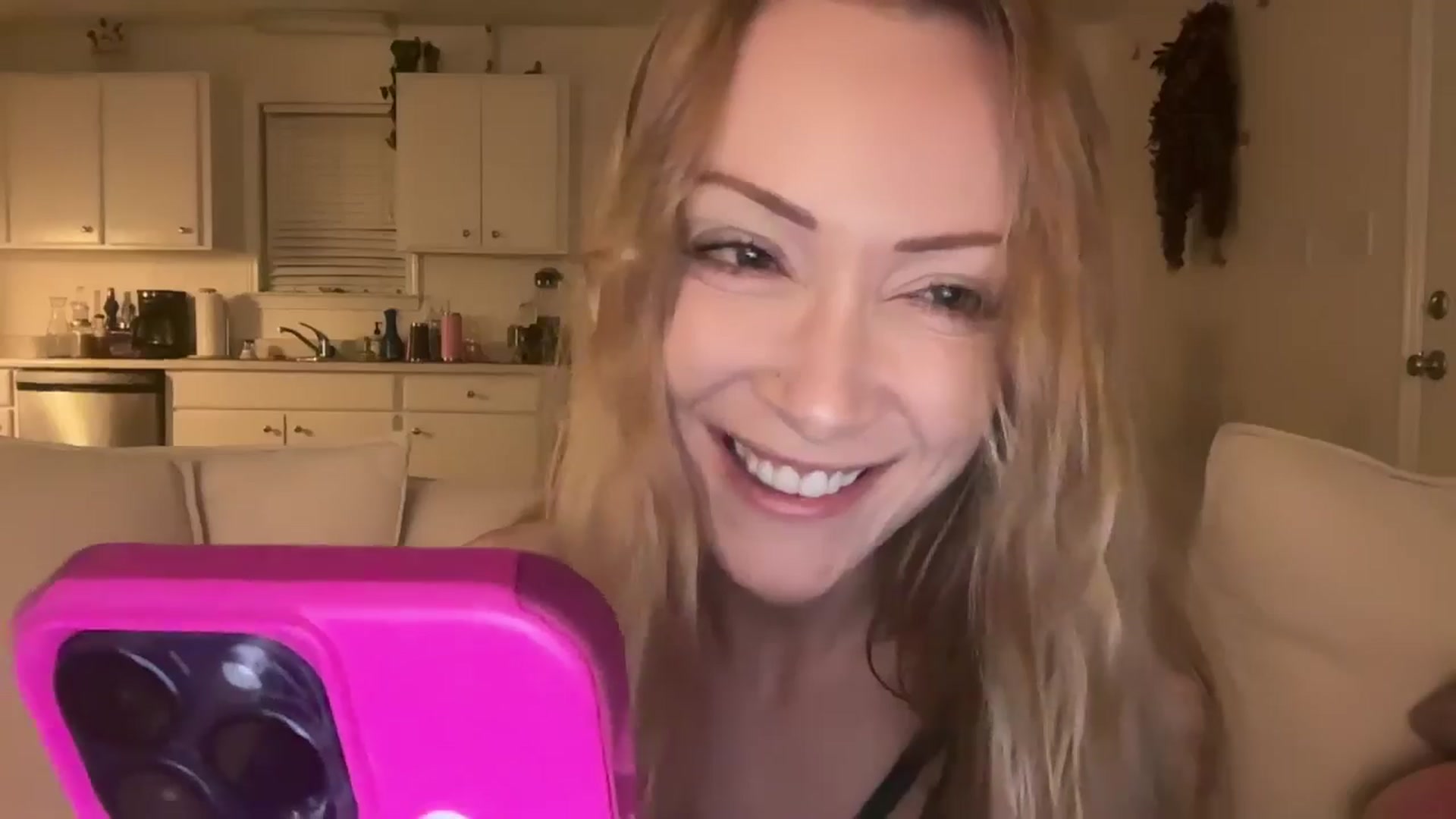 Gallery image thumbnail from MissSadieB's myfreecams stream on, 06/02/2025, 04:02 image 9 of 20