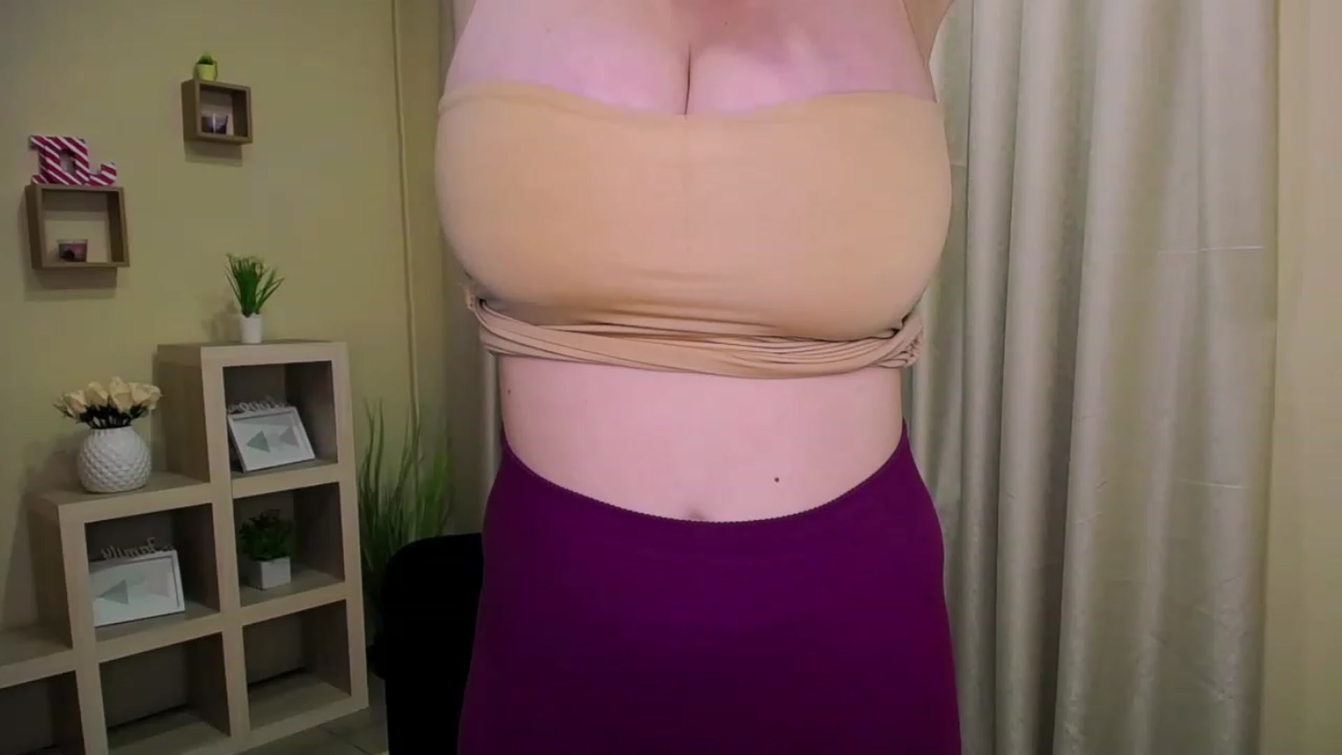 Gallery image thumbnail from MissSeul's myfreecams stream on, 11/16/2022, 18:04 image 4 of 20