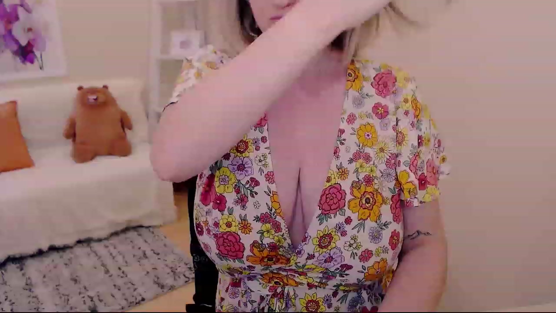 Gallery image thumbnail from MissSeul's myfreecams stream on, 07/16/2023, 15:19 image 15 of 20