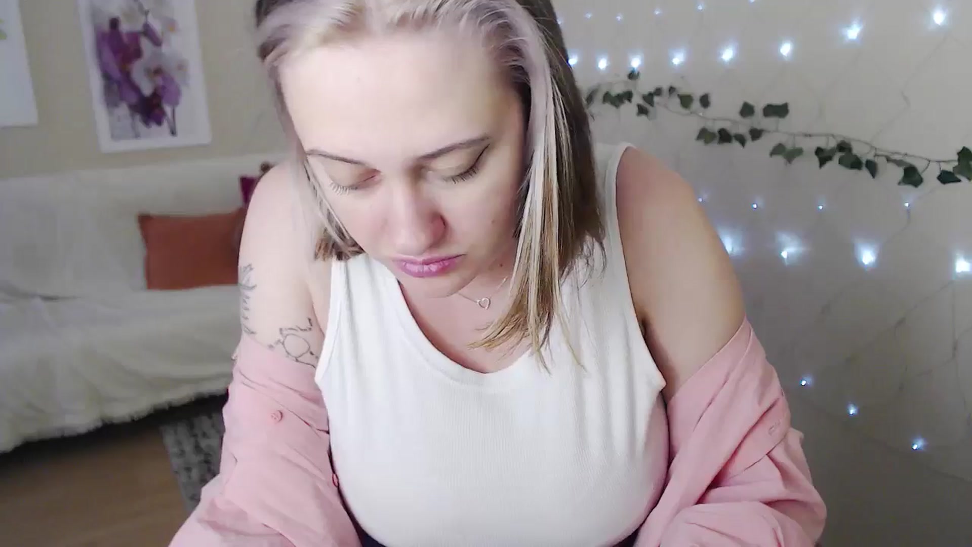Gallery image thumbnail from MissSeul's myfreecams stream on, 09/09/2024, 11:06 image 18 of 20