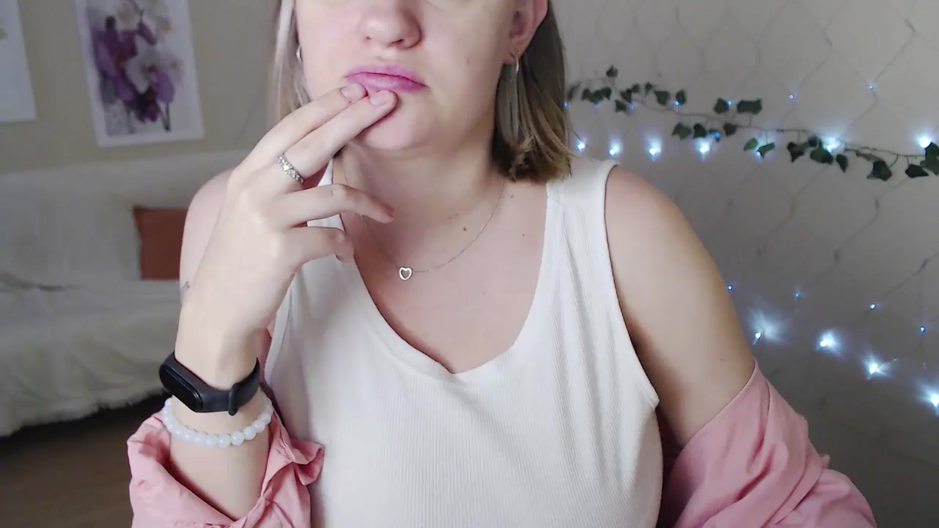 Gallery image thumbnail from MissSeul's myfreecams stream on, 09/09/2024, 11:06 image 19 of 20