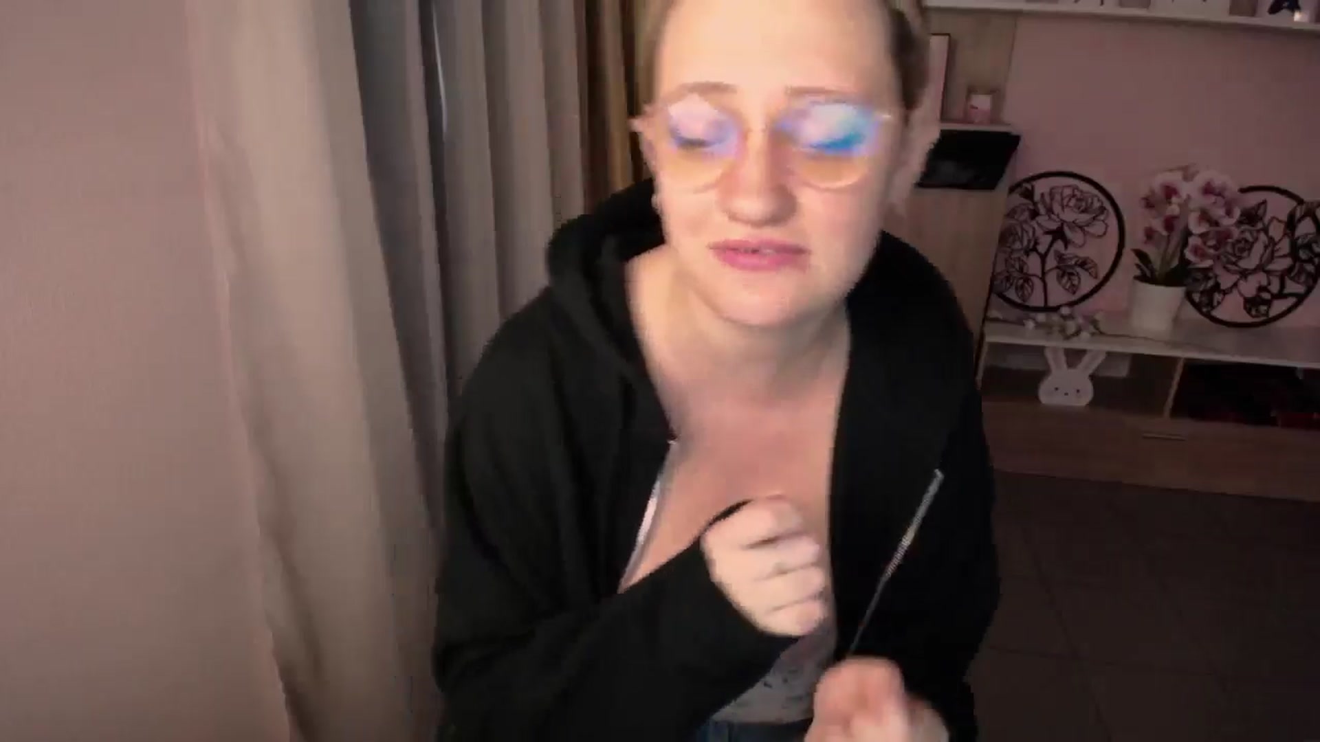 Gallery image thumbnail from MissSeul's myfreecams stream on, 04/18/2025, 12:30 image 12 of 20