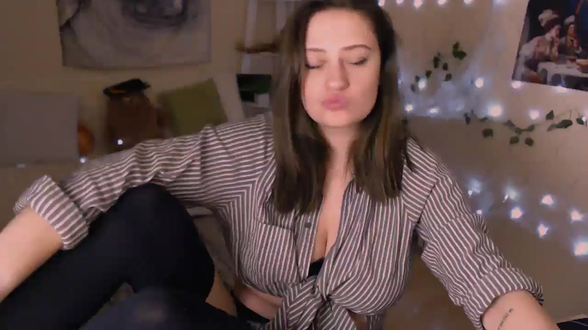 Gallery image thumbnail from MissSeul's myfreecams stream on, 10/26/2025, 18:37 image 17 of 20