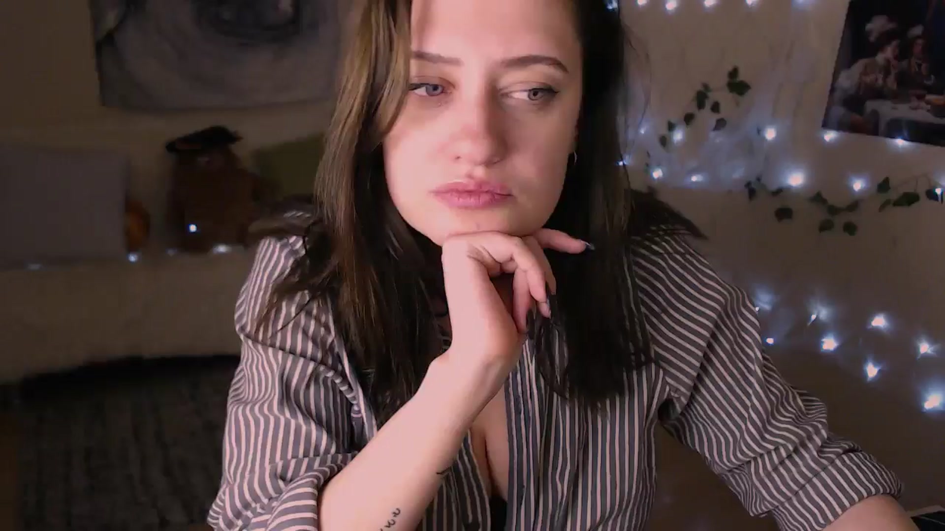 Gallery image thumbnail from MissSeul's myfreecams stream on, 10/26/2025, 18:37 image 16 of 20