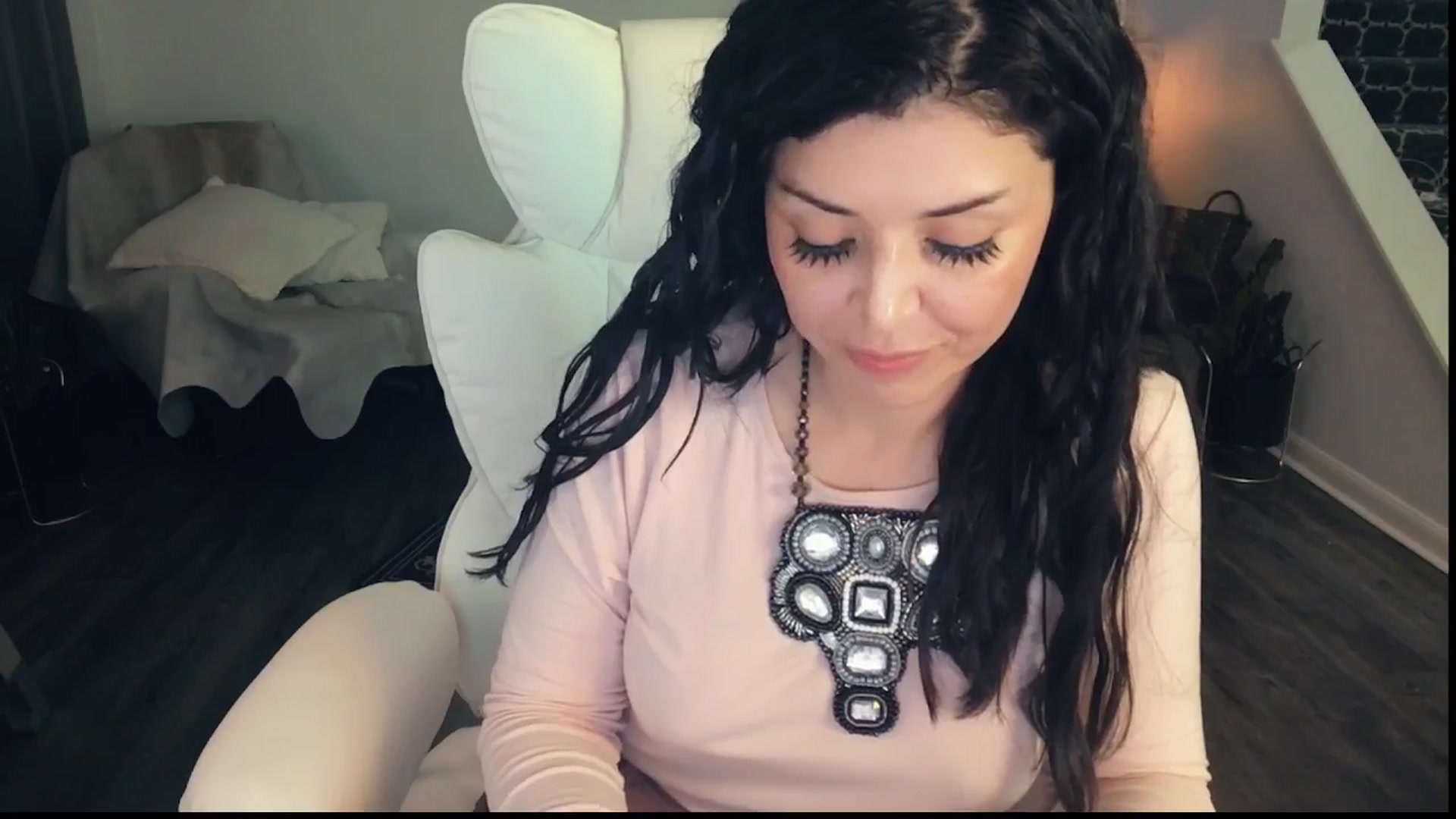 Gallery image thumbnail from MissSilverado's myfreecams stream on, 06/28/2025, 13:17 image 8 of 20