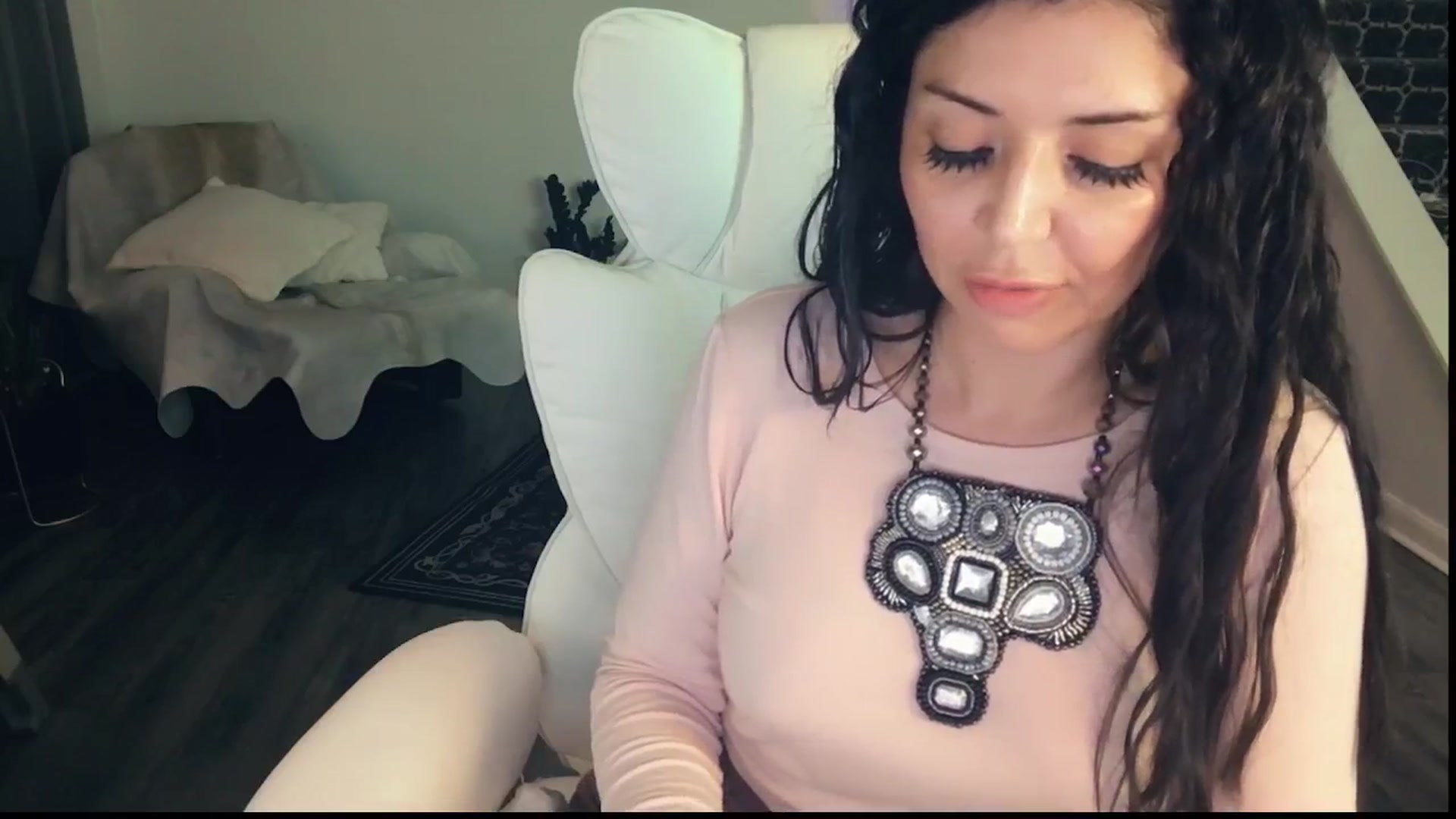 Gallery image thumbnail from MissSilverado's myfreecams stream on, 06/28/2025, 13:17 image 7 of 20