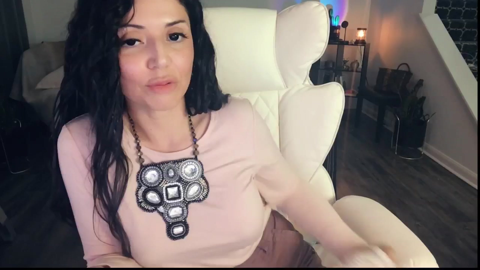 Gallery image thumbnail from MissSilverado's myfreecams stream on, 06/28/2025, 13:17 image 5 of 20