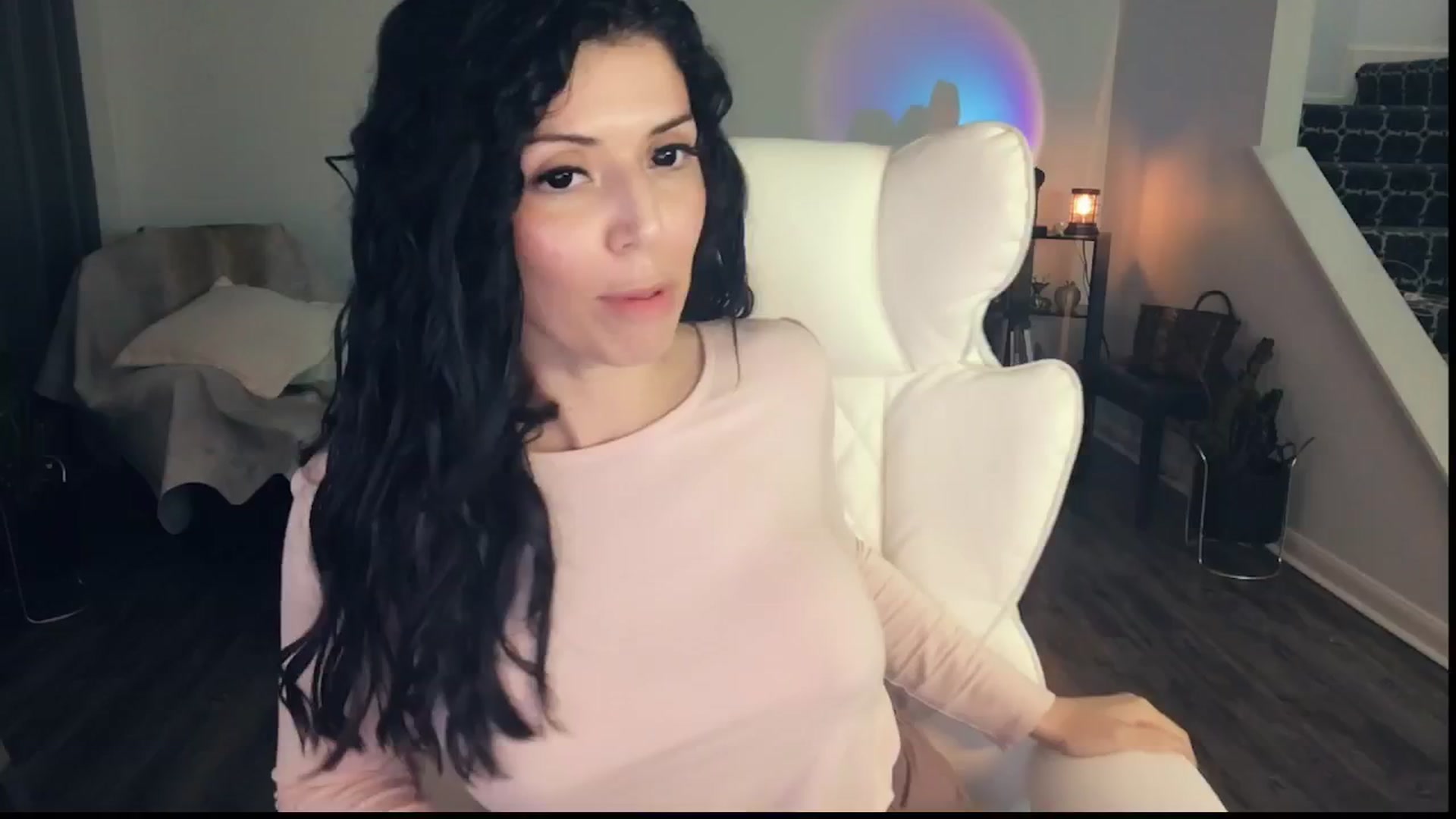 Gallery image thumbnail from MissSilverado's myfreecams stream on, 06/28/2025, 13:17 image 1 of 20