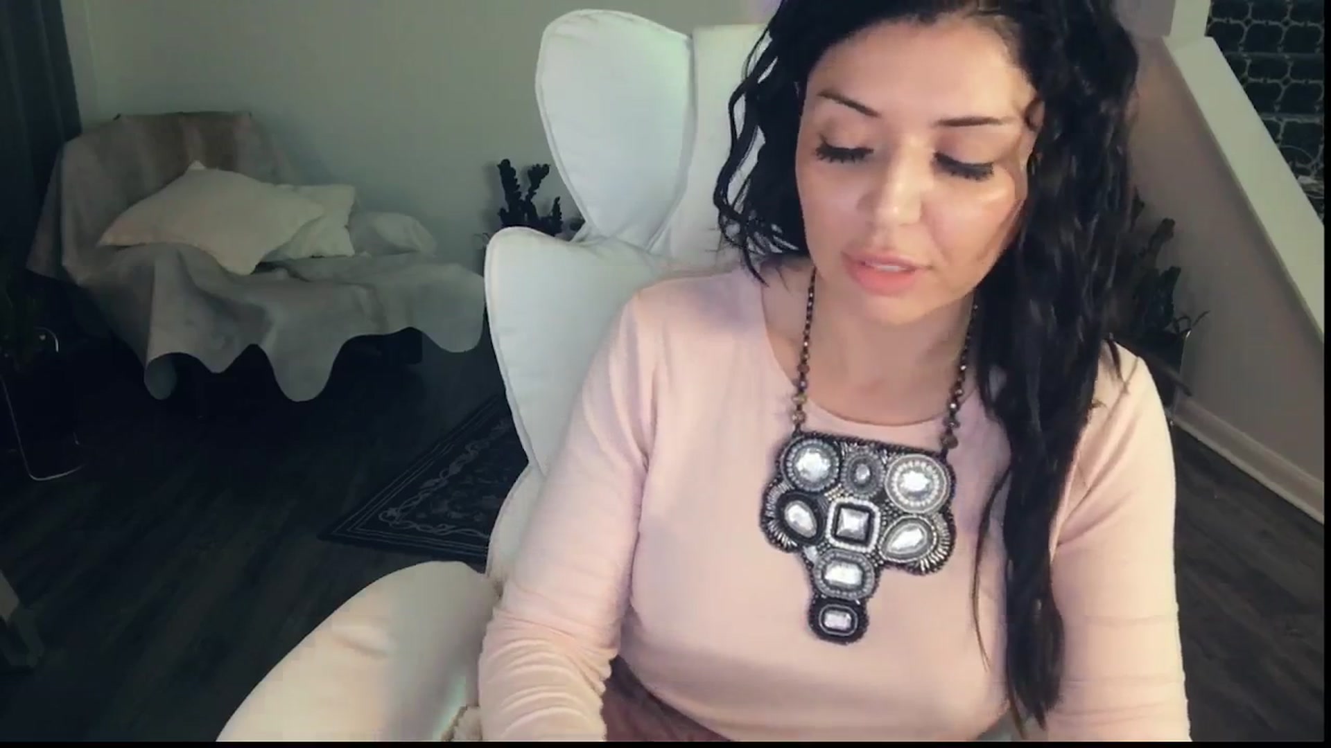 Gallery image thumbnail from MissSilverado's myfreecams stream on, 06/28/2025, 13:17 image 6 of 20